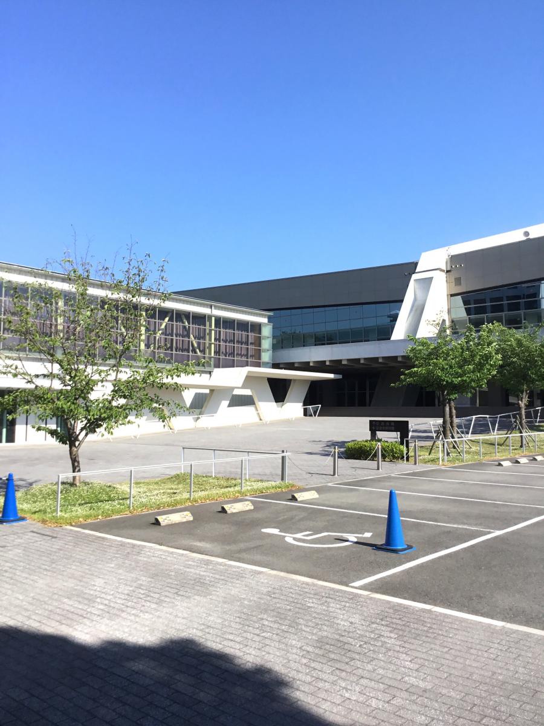 近畿大学記念会館の全貌！つんく演出の式典やキャパ・座席表を徹底解剖