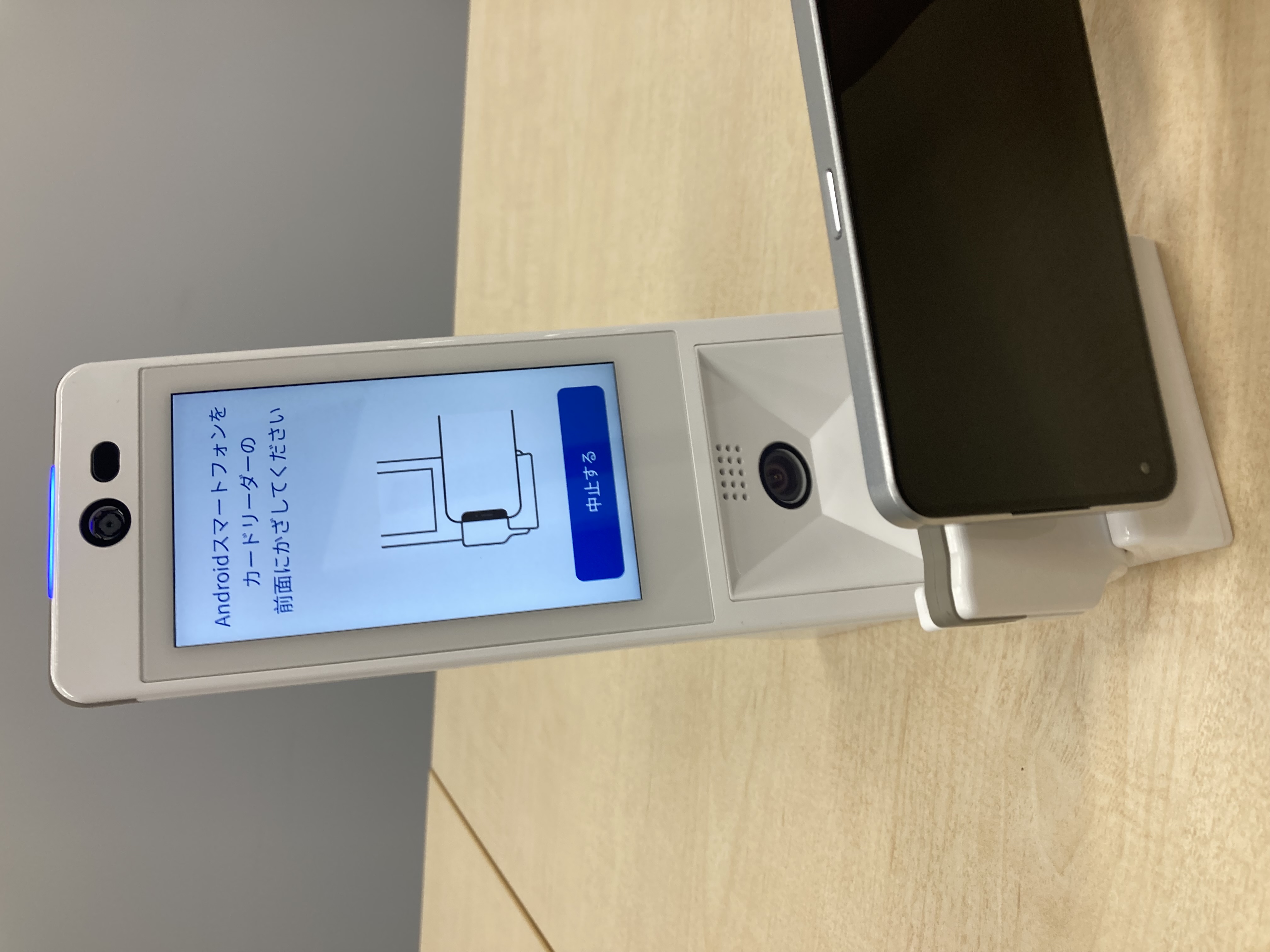 スマホで月を綺麗に撮る方法！白飛びを防ぎクレーターを残す裏ワザ