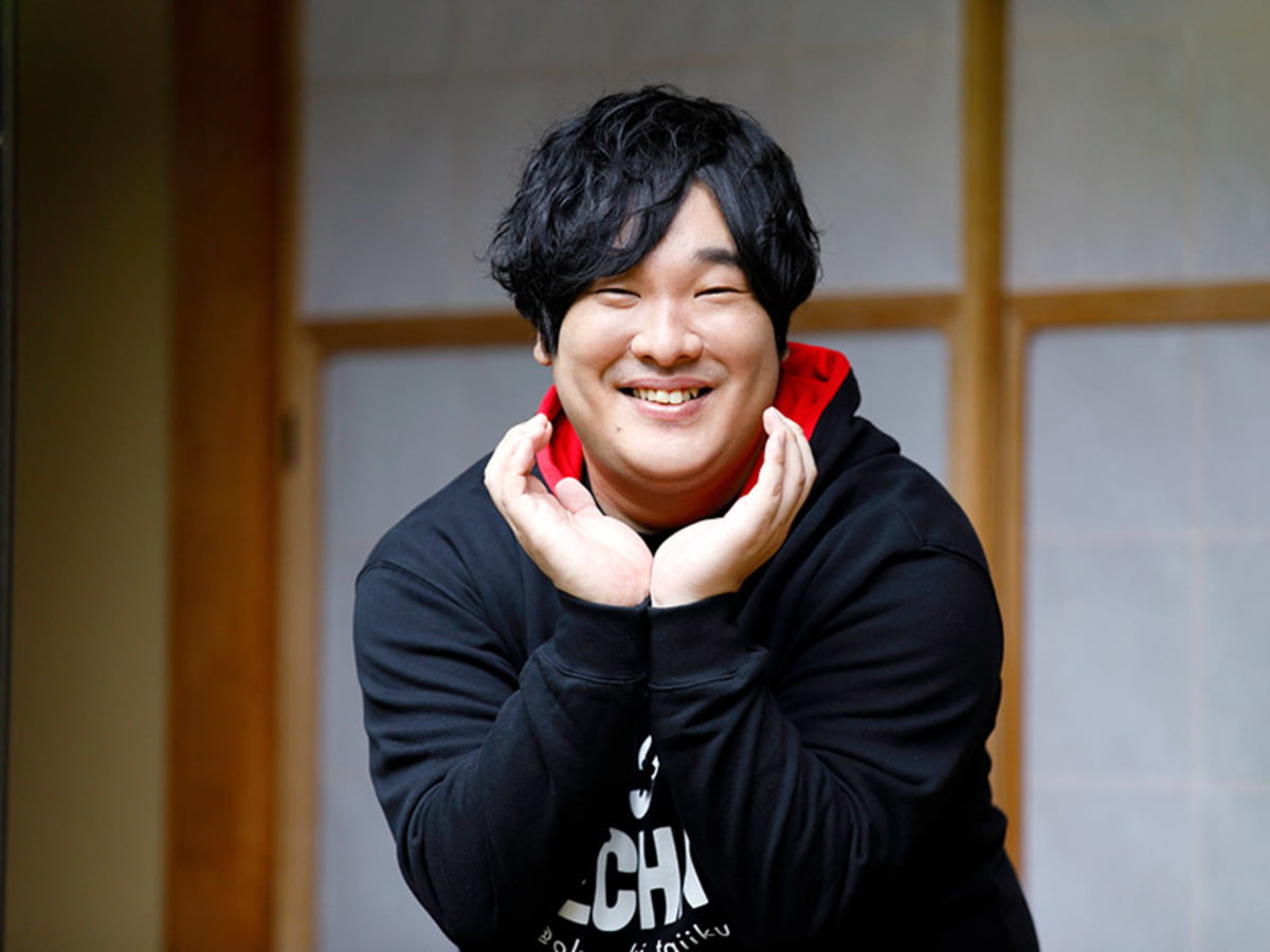 メジャーデビュー10周年の異彩。岡崎体育が日本のエンタメ界の「常識」を壊し続ける理由