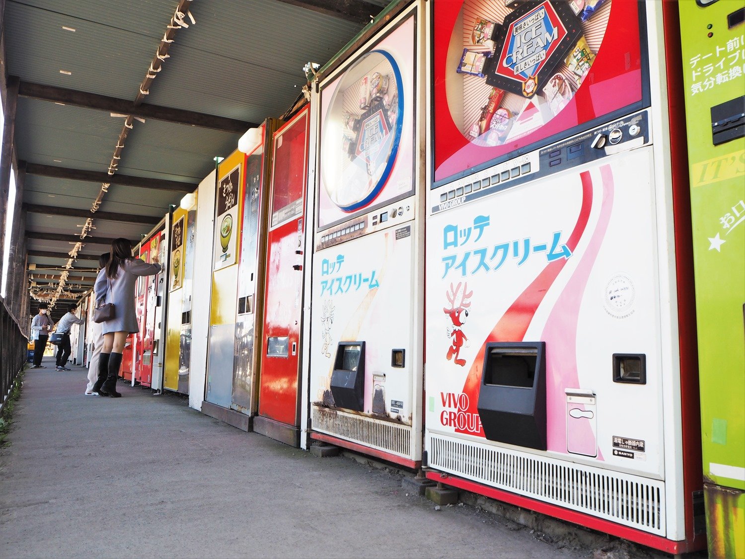 中古タイヤ市場相模原店のレトロ自販機が聖地となった理由と2026年実態