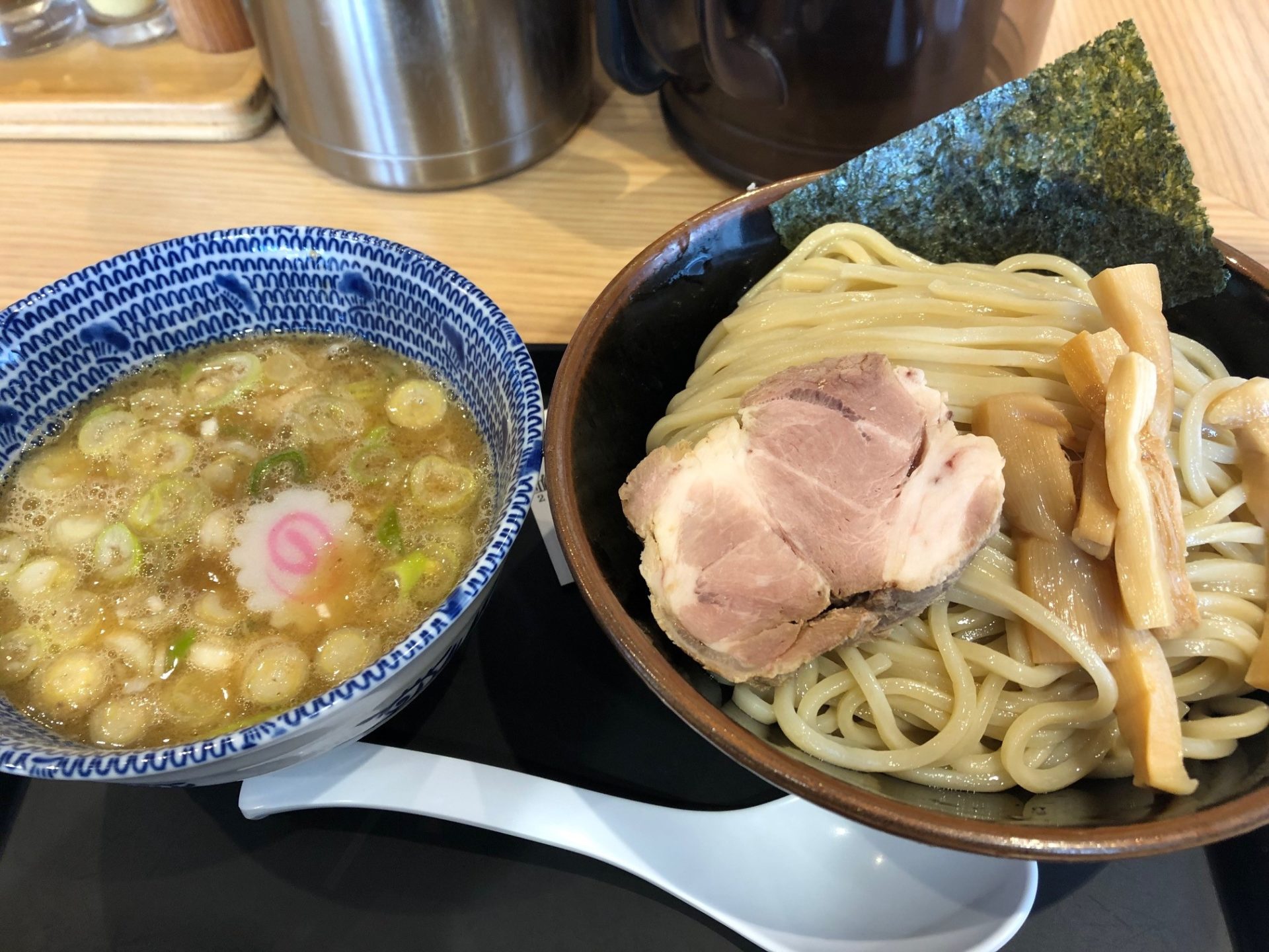 舎鈴と六厘舎の違いとは？スープや価格・運営元の関係を徹底比較