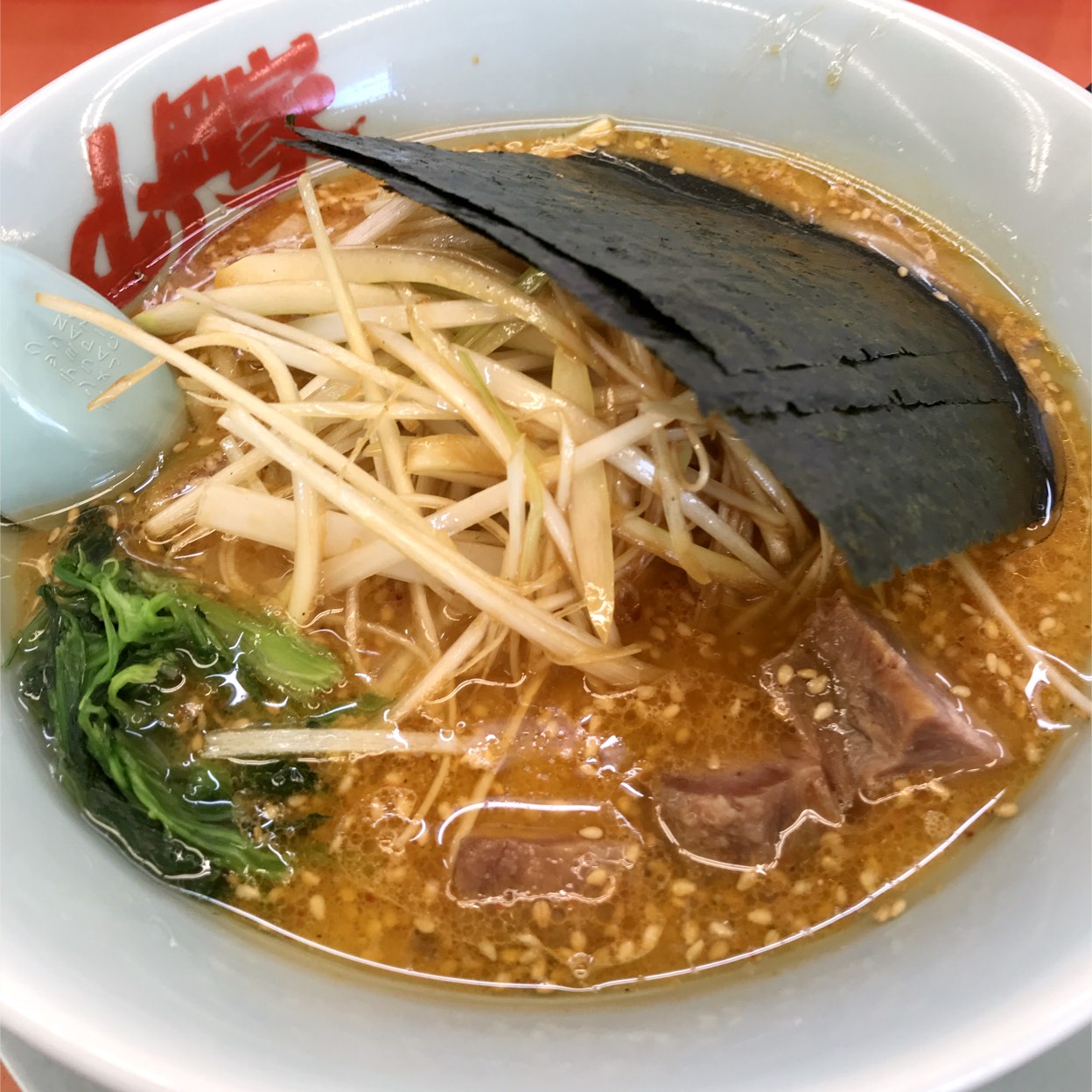 【2026】山岡家桑名店の中毒性の正体とは？混雑回避と人気麺の全貌