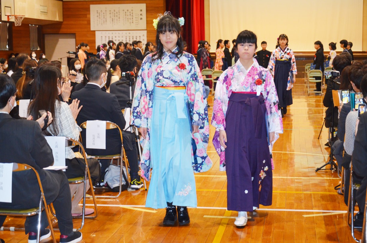【2026年現場ルポ】袴バブルの沈静化と「自分らしさ」の開花。小学校の卒業式がいま劇的に変わりつつある理由