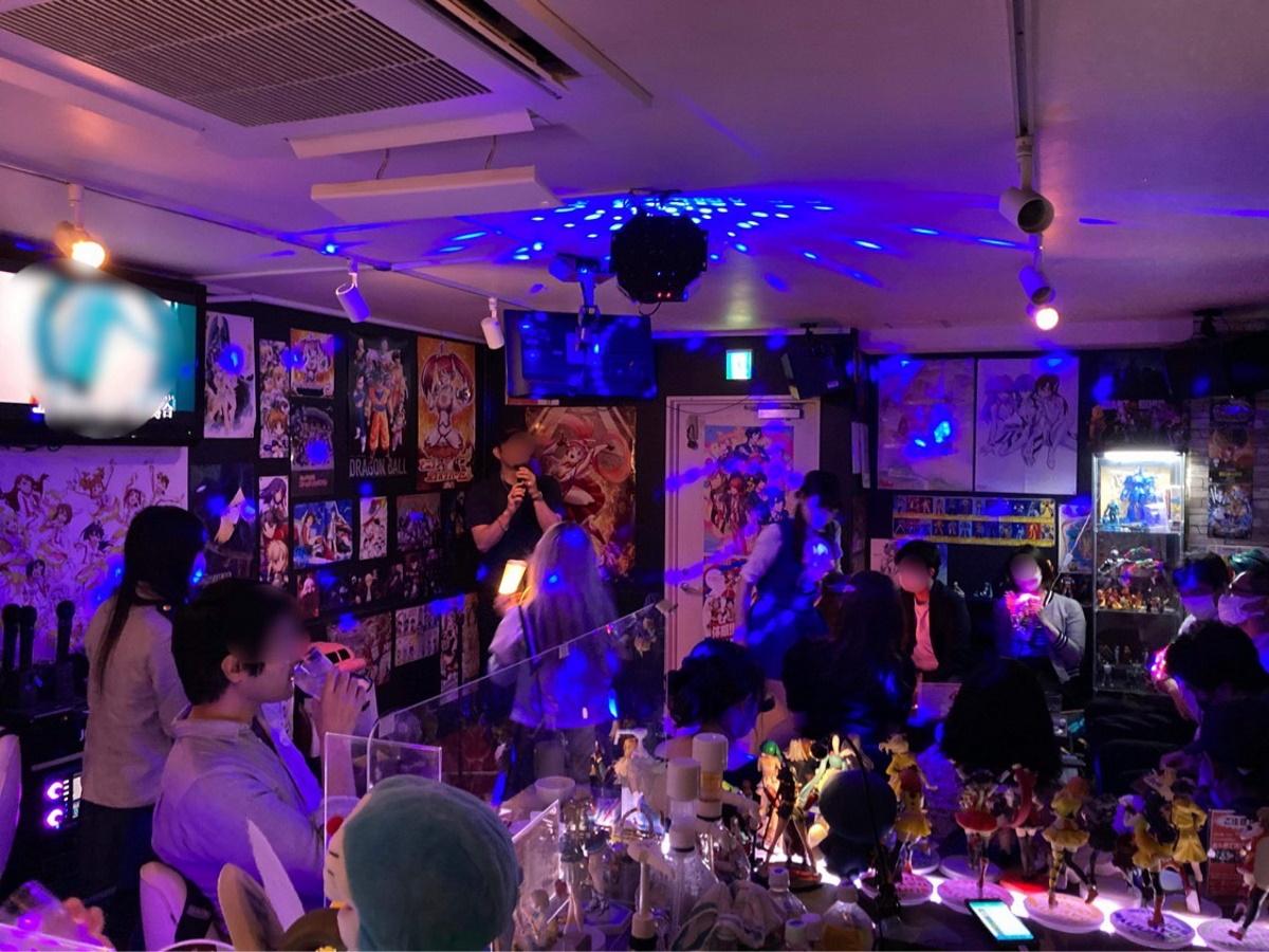 【2026年現地ルポ】夜の秋葉原で何が起きているのか？「アニソン カラオケ バー Z」に集う人々と熱狂の最前線