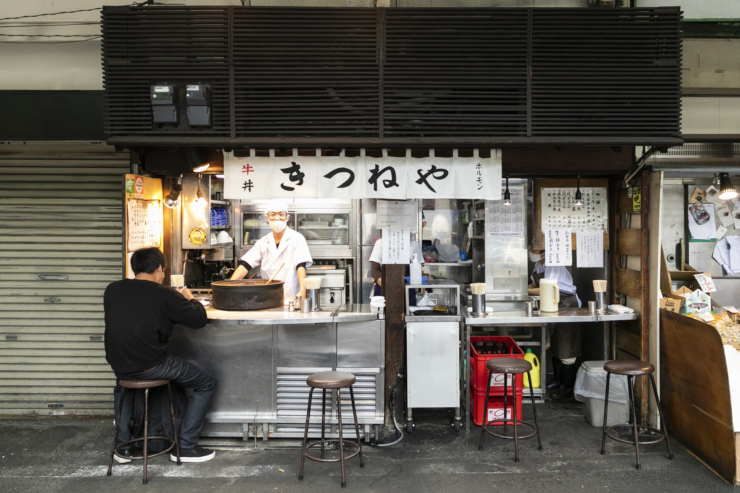 築地きつねや完全攻略！怖い噂の理由と名物ホルモン丼の最新事情