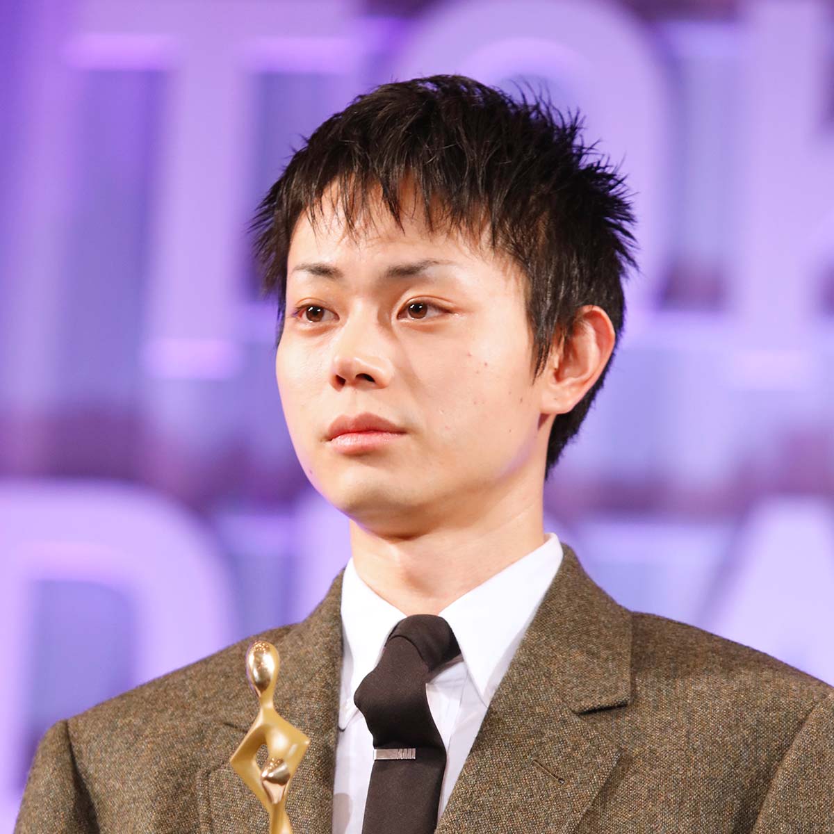 【2026年最新】「高い鼻筋」の時代は終わった？愛され顔の新定番「低め鼻」芸能人が見せる圧倒的魅力と美の変遷