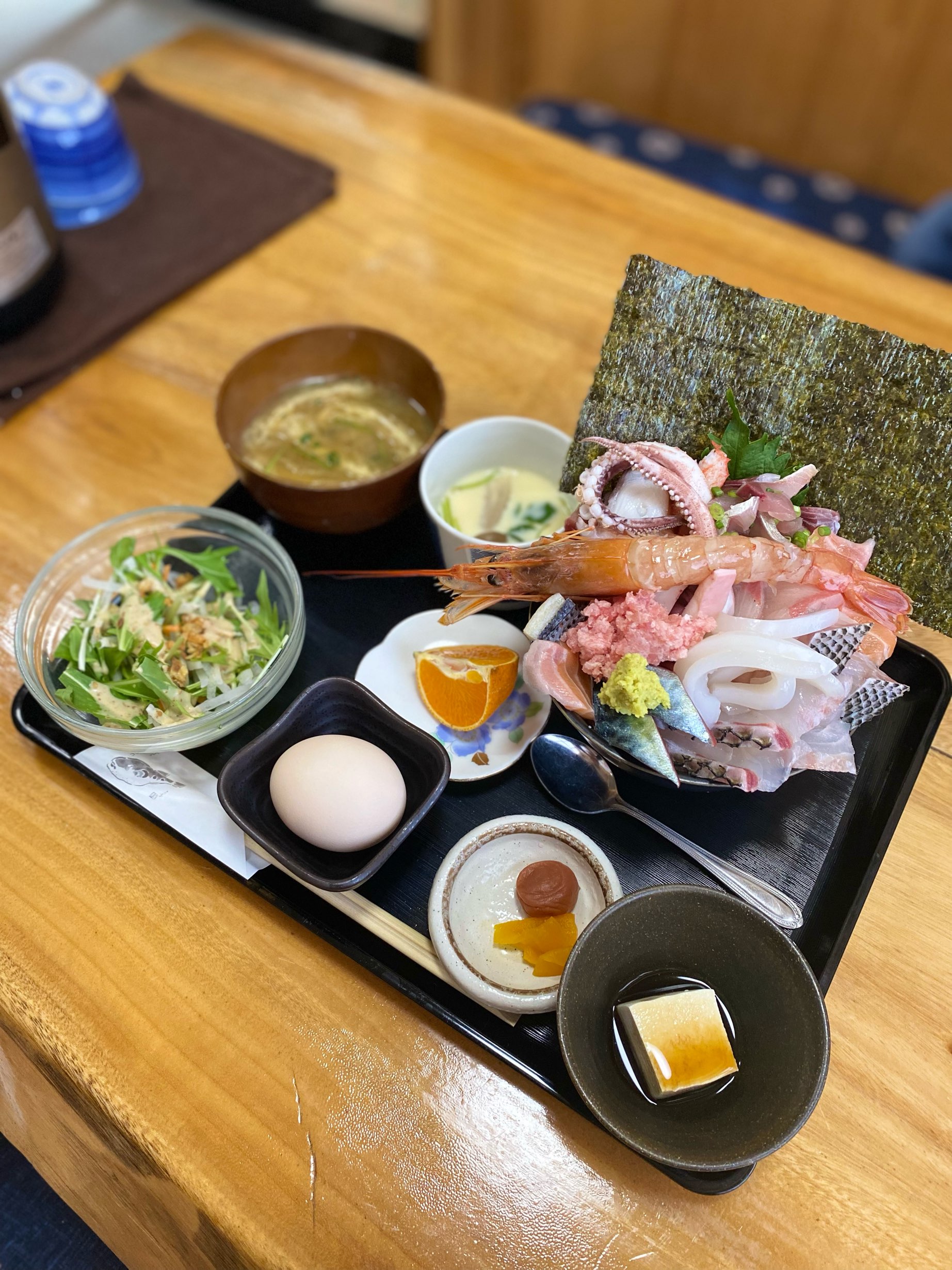 連日行列の海鮮丼佐助！なぜ絶賛されるのか？人気メニューと混雑回避法