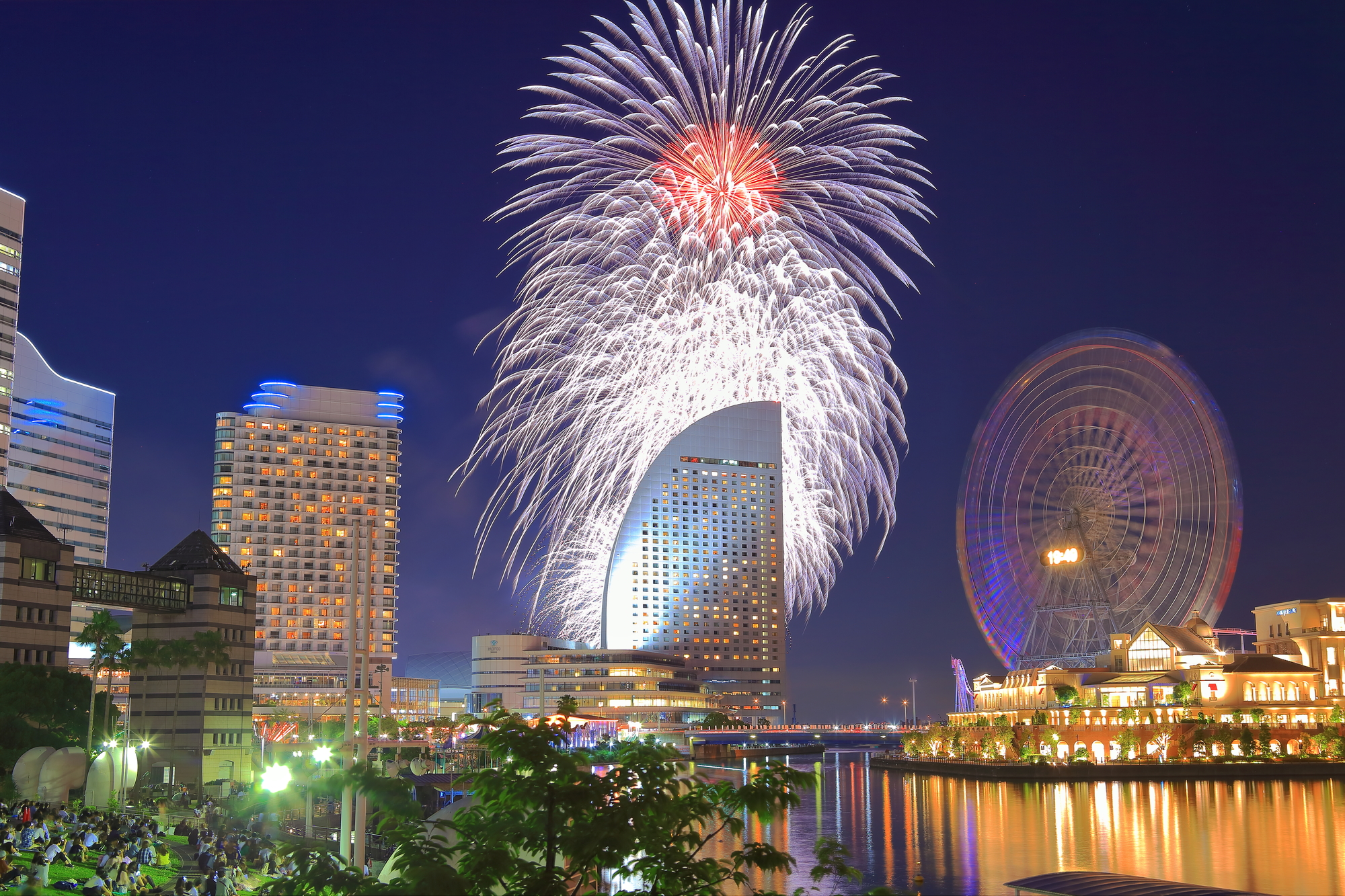 横浜開港祭2026花火の穴場と有料席！打ち上げ時間・混雑回避完全攻略