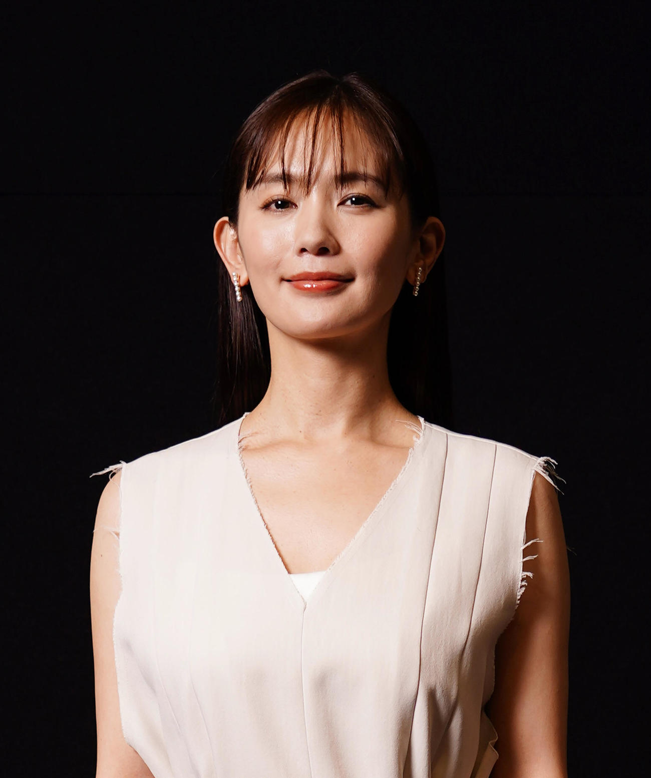 【2026年最新解剖】中村 有 里が放つ静謐な存在感——表現の境界線を書き換える「人間味」の美学