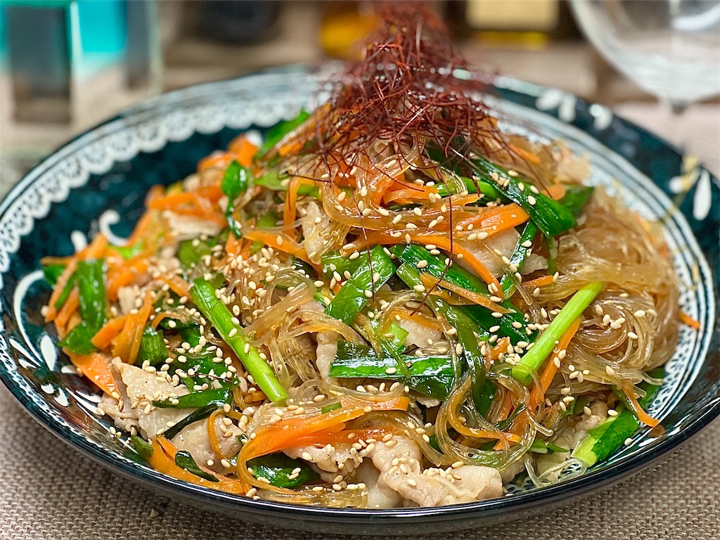 豚肉チャプチェの人気レシピ決定版！春雨を戻さないフライパン黄金比