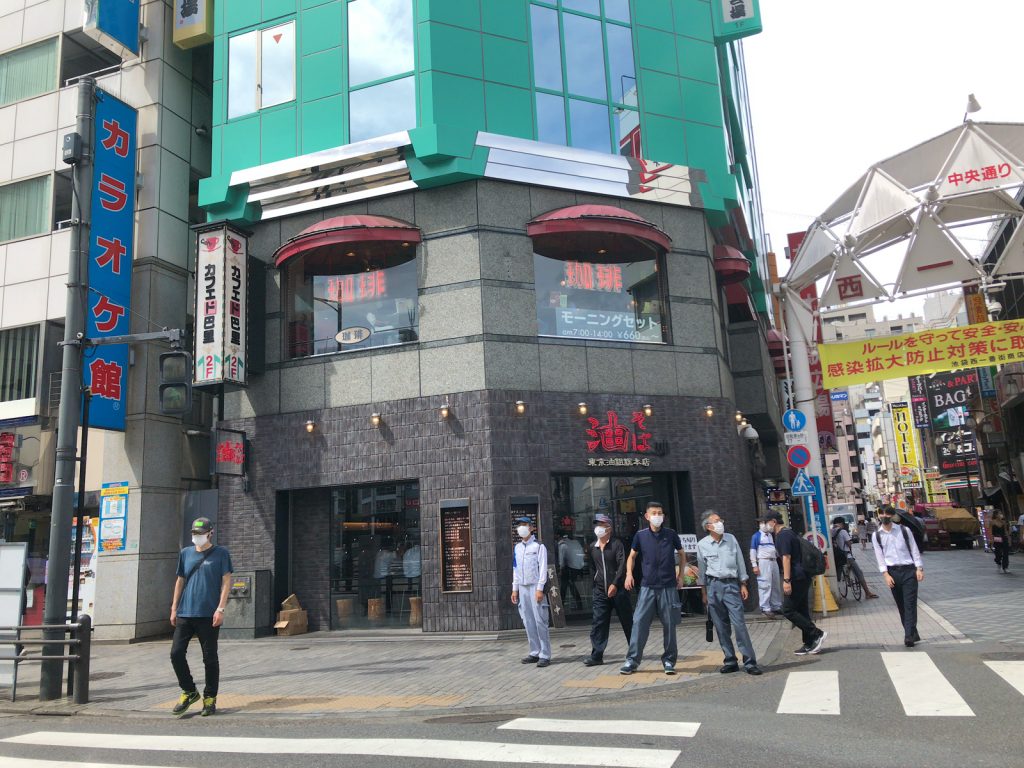 池袋西口「カフェ・ド・巴里」の喫煙と混雑は？豪華レトロ喫茶を徹底解剖