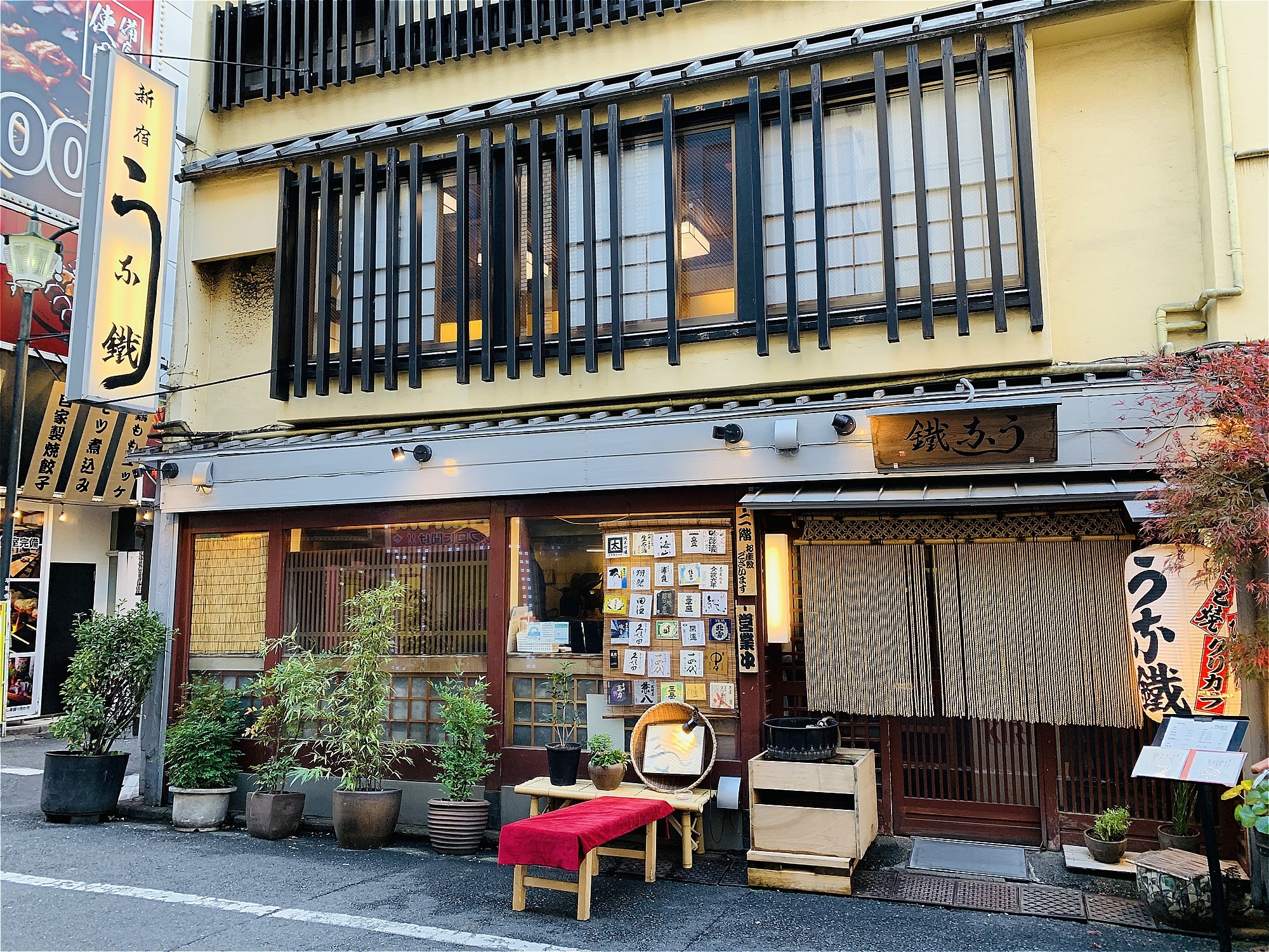 歌舞伎町で極上のうなぎを堪能！名店・串焼き・深夜営業を徹底取材