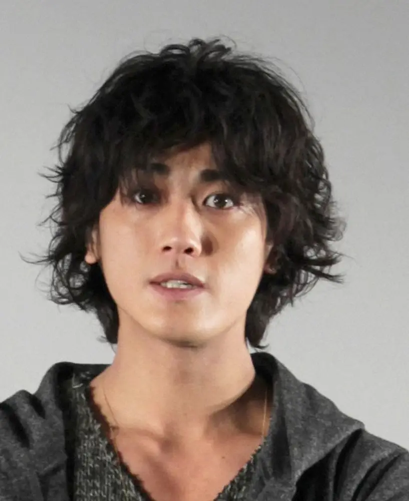赤西仁とKat-Tunの真実｜脱退理由・仁亀の絆と現在の年収
