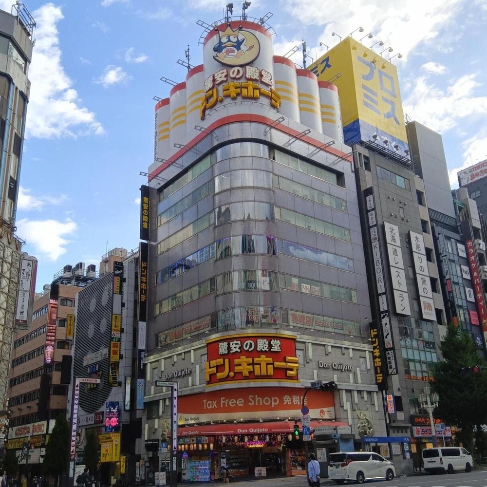 ドンキ新宿はどっちへ行く？歌舞伎町と東南口の違いや混雑を徹底比較