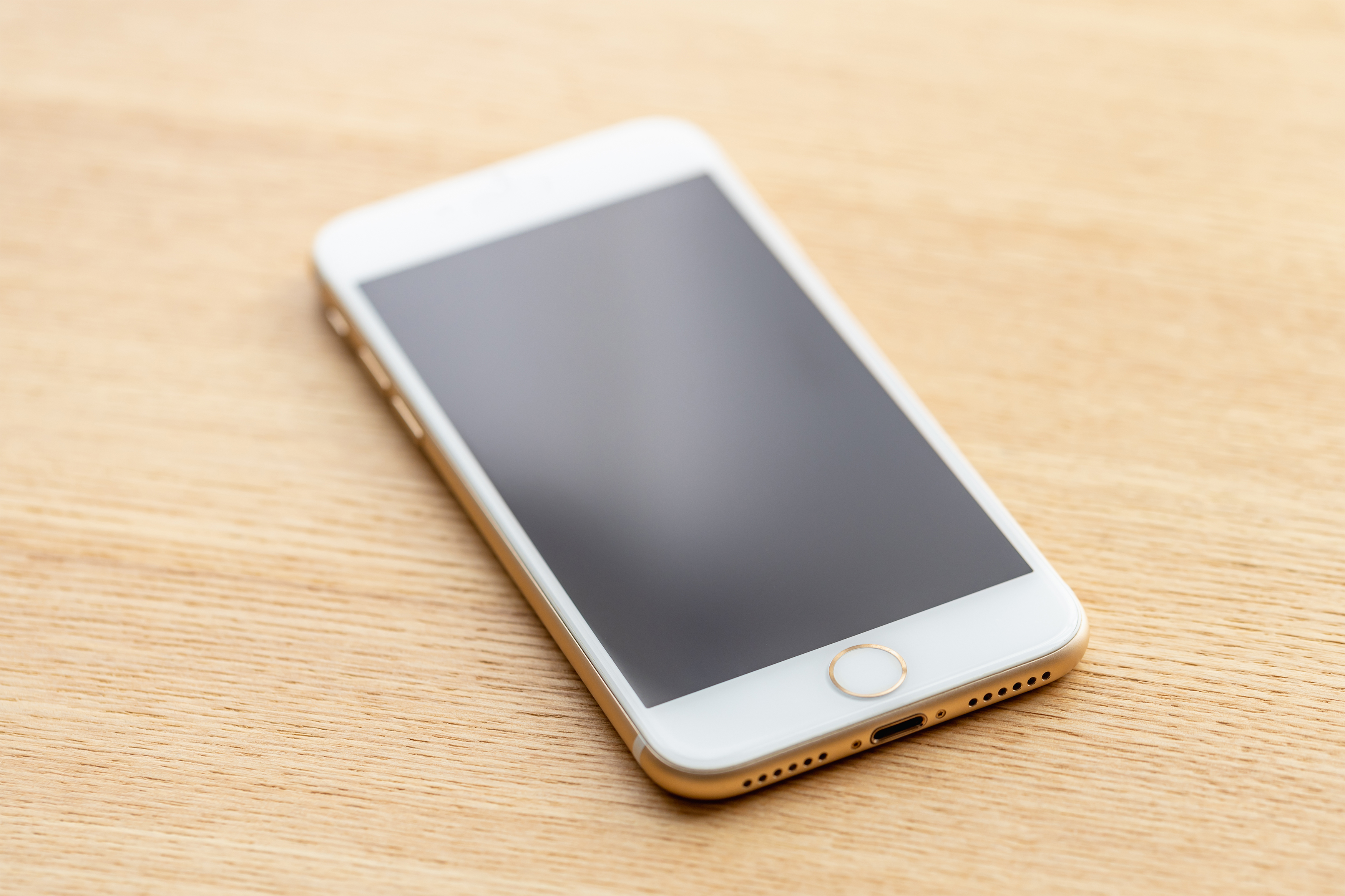 スマホを水に落としたら？プロが教えるNg行動と正しい復活手順