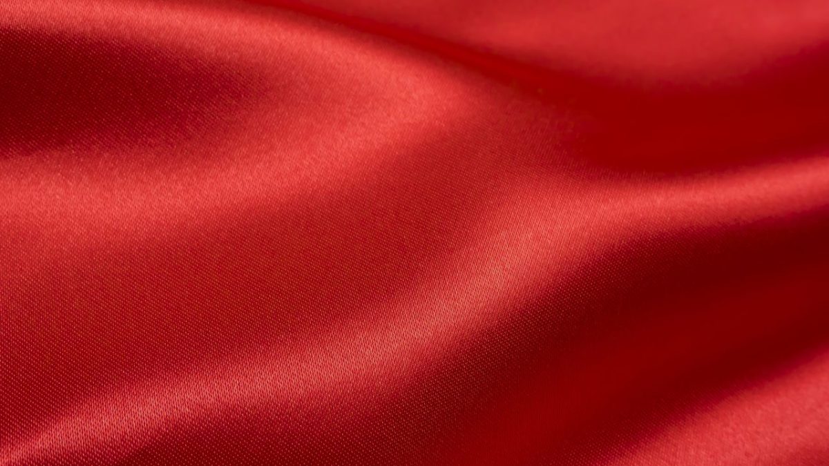 クリムゾンとはどんな意味？深紅の語源からカルチャーまで徹底解剖