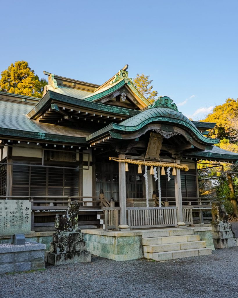 神出神社の由緒と噂の真相｜雄岡山のパワースポットと現在の姿