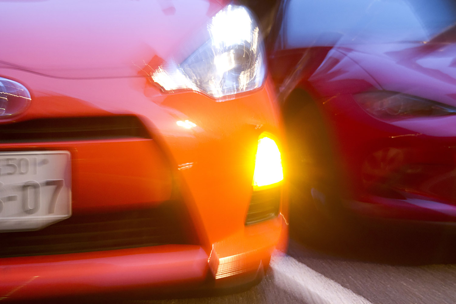 車のハザードランプ誤用で違反？サンキュー点滅の真相と正しい使い方