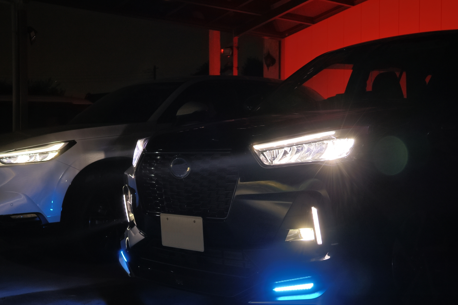 車のライトつけっぱなし何時間で上がる？バッテリー復活と緊急対処法