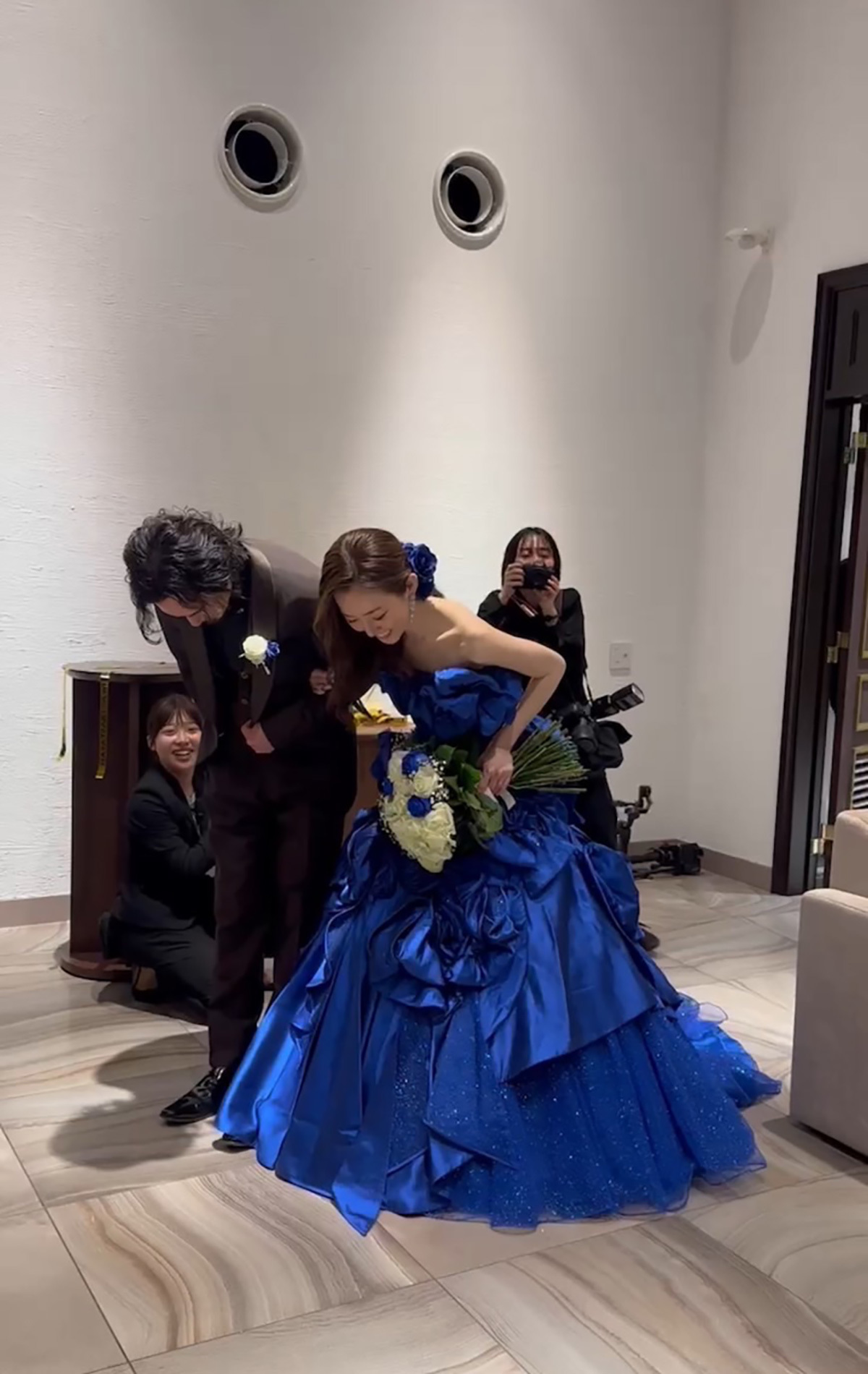 北川景子の結婚式ドレス全貌｜桂由美特注の値段・青ドレスと披露宴の真相