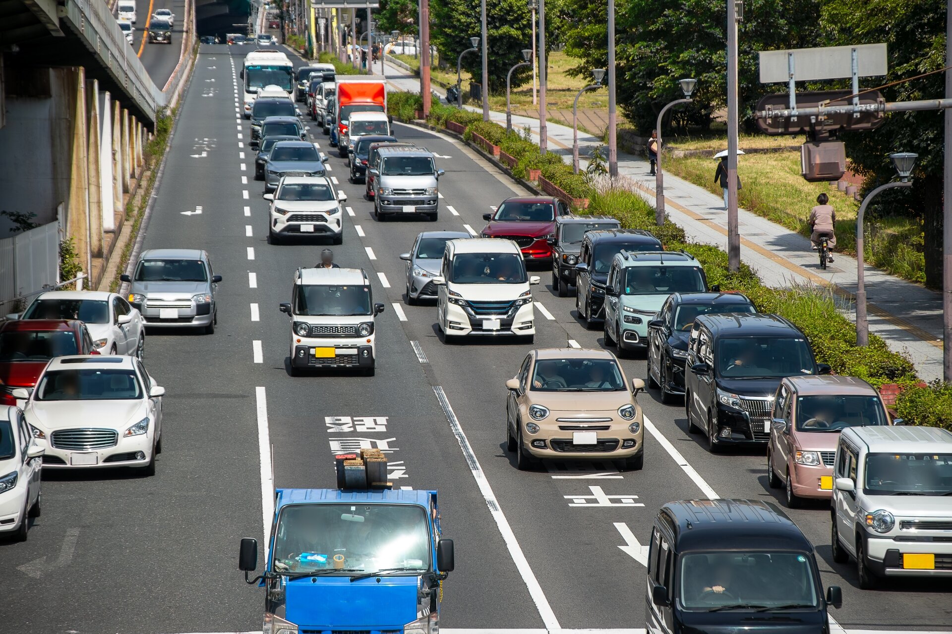 高速の渋滞はなぜ起きる？サグ部の罠と無意識の減速を防ぐ運転術