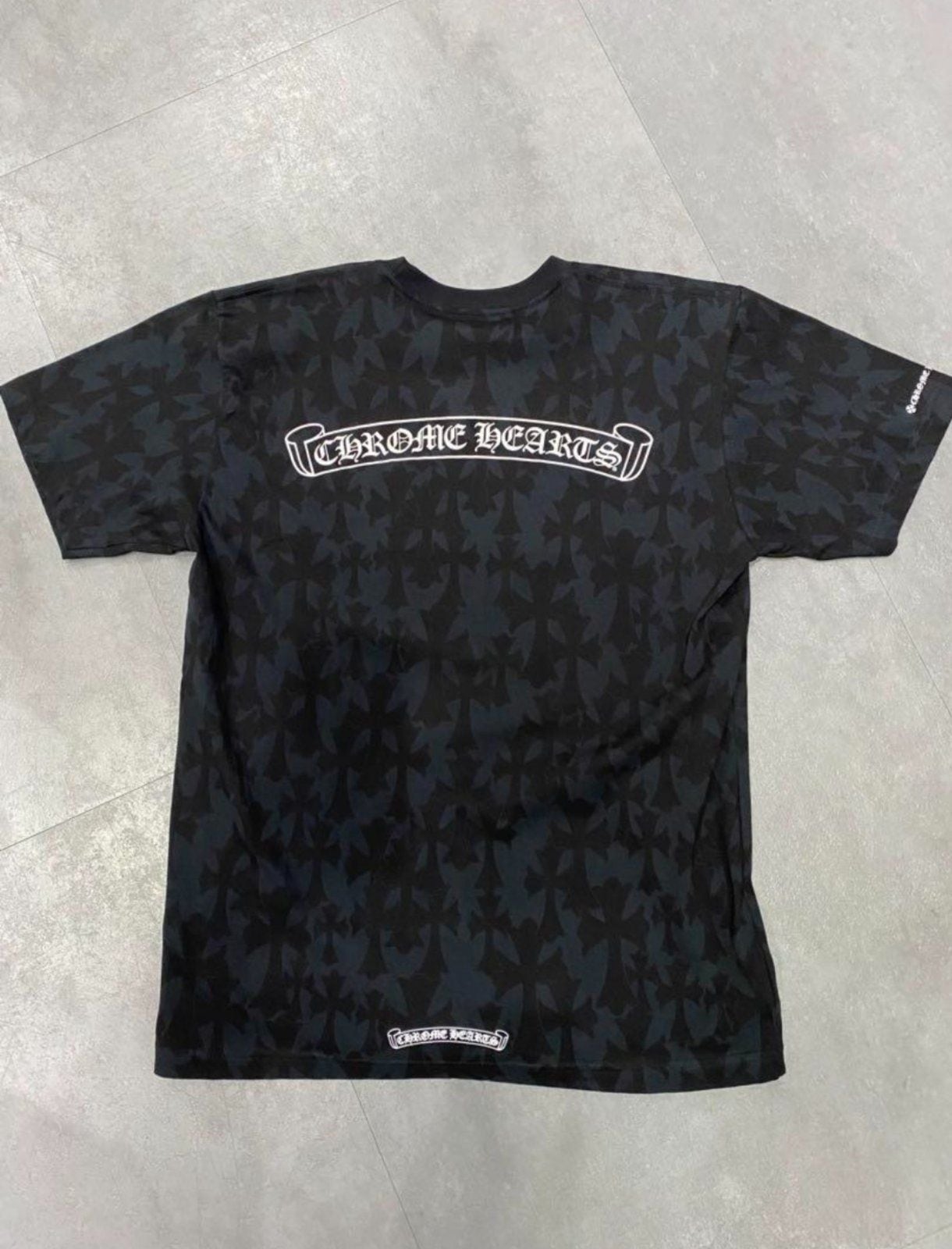 クロムハーツ半袖Tシャツ定価高騰の裏側！2026年本物見分け方