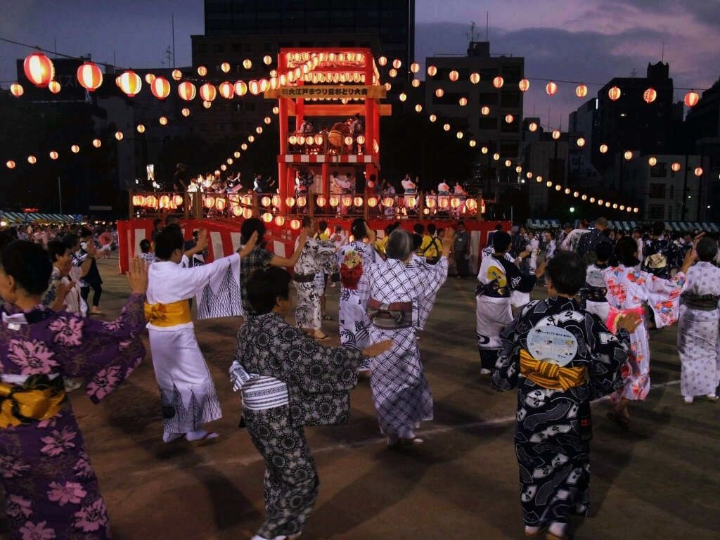 盆踊りとは何か？その深い由来と2026年最新の形を徹底解説