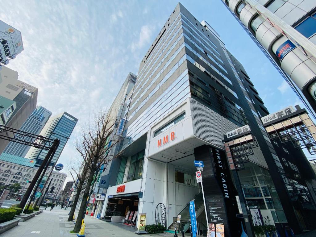 ファーストキャビン御堂筋難波の現在！閉館の真相と評判を徹底検証