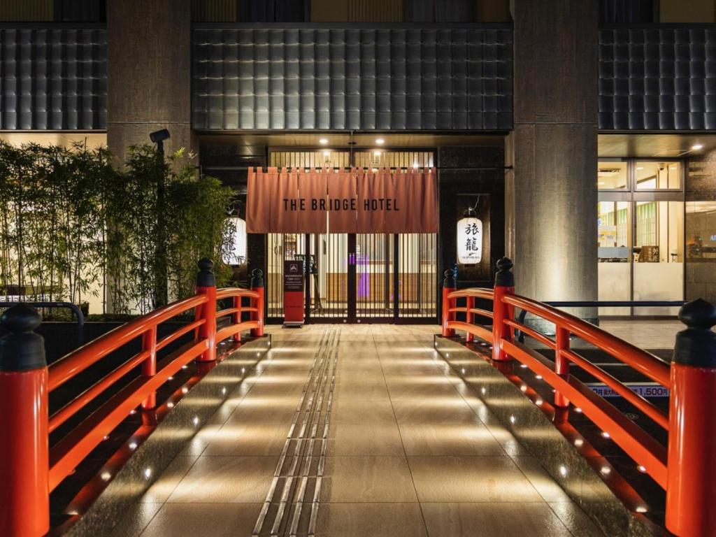 ザ・ブリッジホテル心斎橋の口コミ真相！無料酒と夜食の実態【2026】