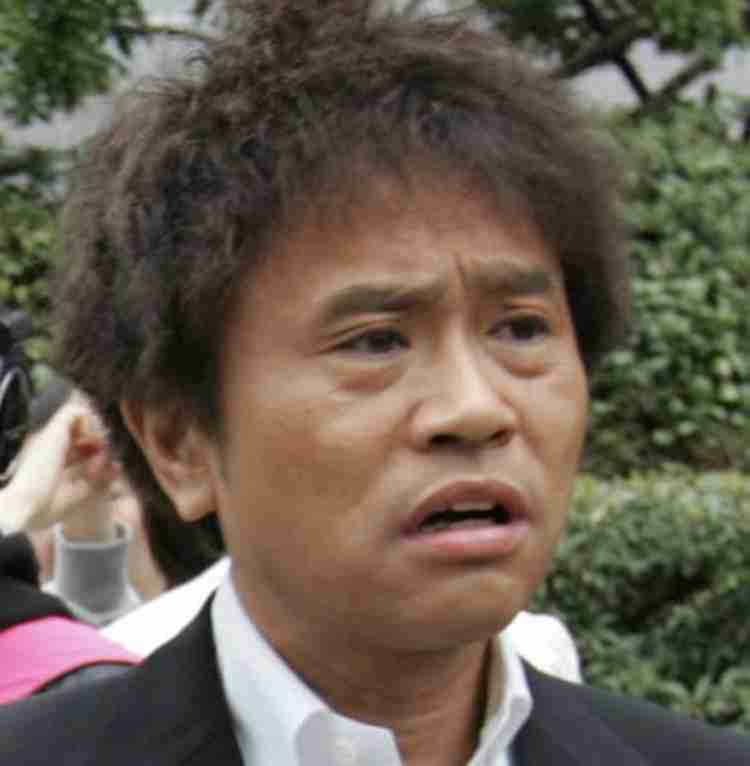 スポットライトの裏で闘う人々——「広場恐怖症」を明かす芸能人たちが投げかける、休む権利と心のSos