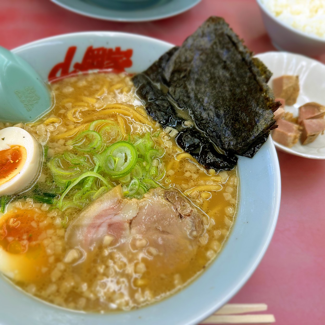 都内唯一の聖地！山岡家瑞穂店が熱狂を呼ぶ理由と混雑状況の真相