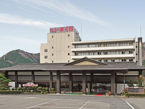 鬼怒川温泉の「噂」を追う：ホテルニューさくらに囁かれる心霊説の真相と、廃墟化する温泉街のリアル
