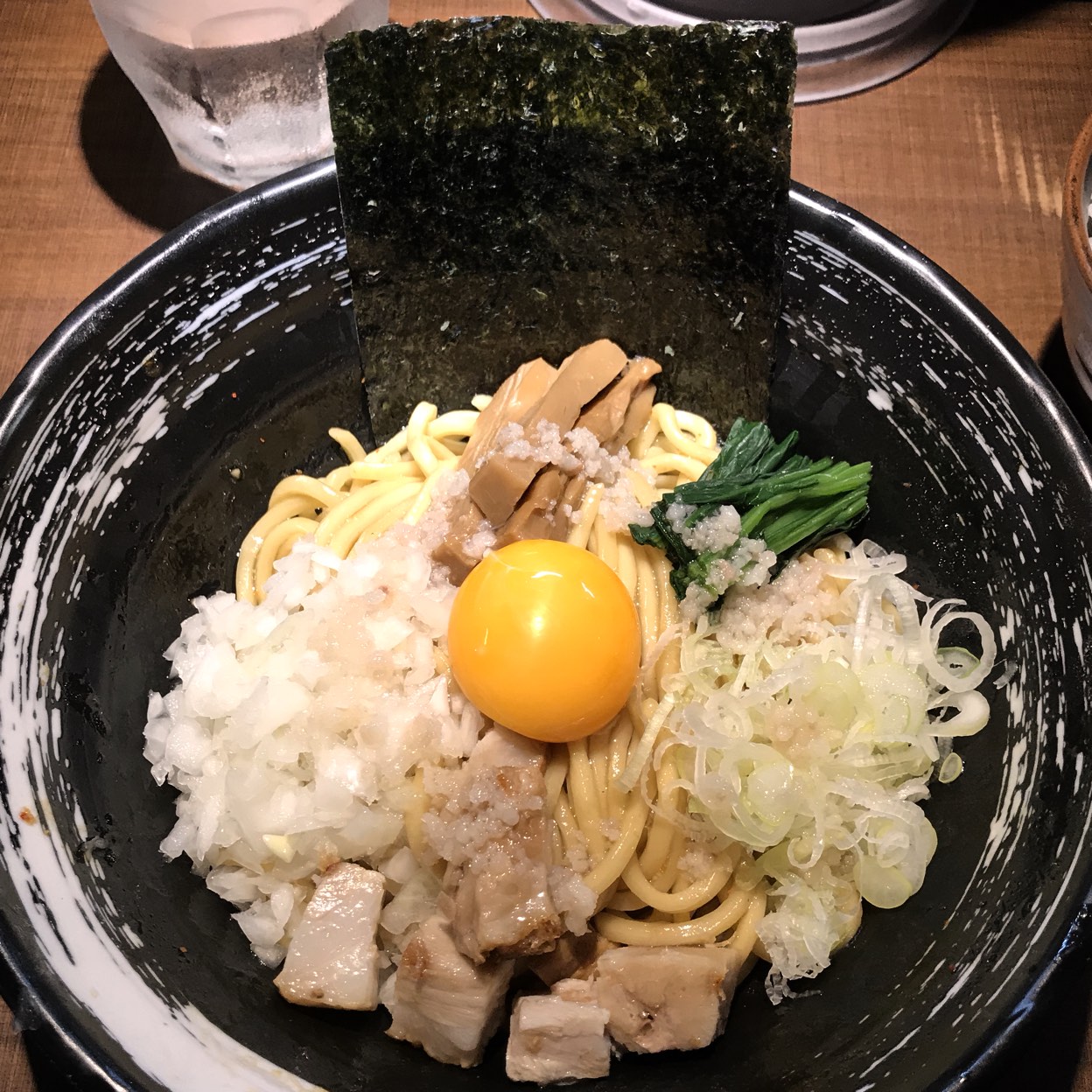 新百合ヶ丘の行列店「麺家ぶらいとん」自家製極太麺と濃厚スープの真髄