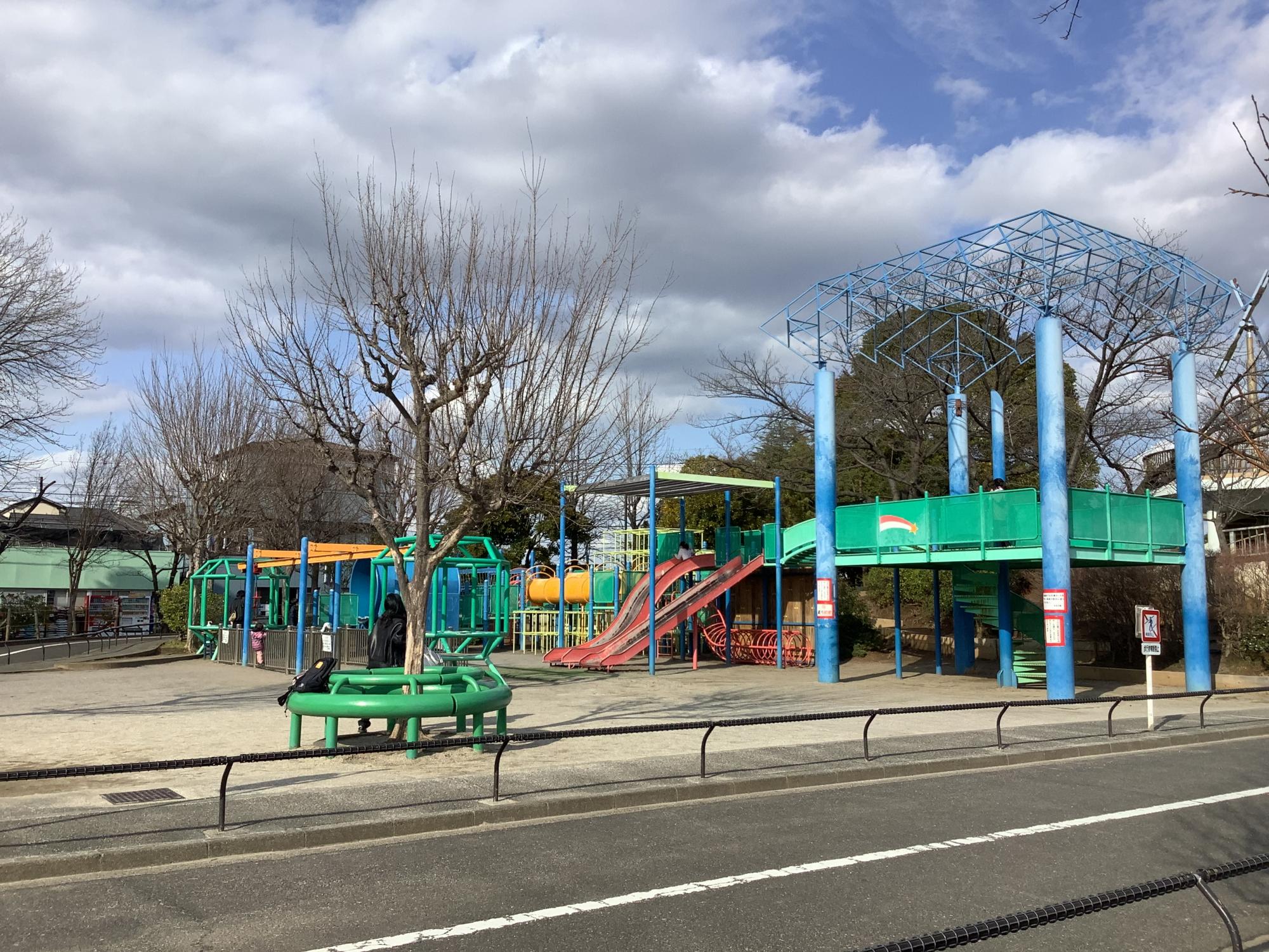 北沼公園を徹底解剖！恐竜・無料ゴーカートに月面体験と駐車場混雑攻略