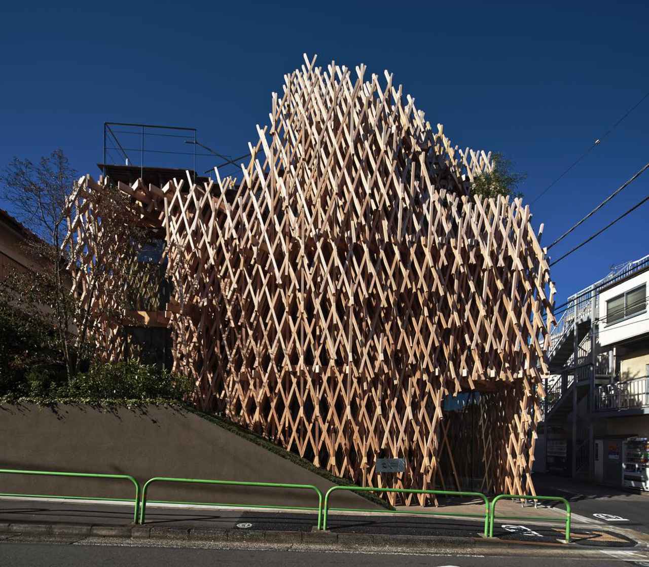 隈研吾建築の全貌｜新国立から木材劣化の真相・代表作の評価を徹底検証