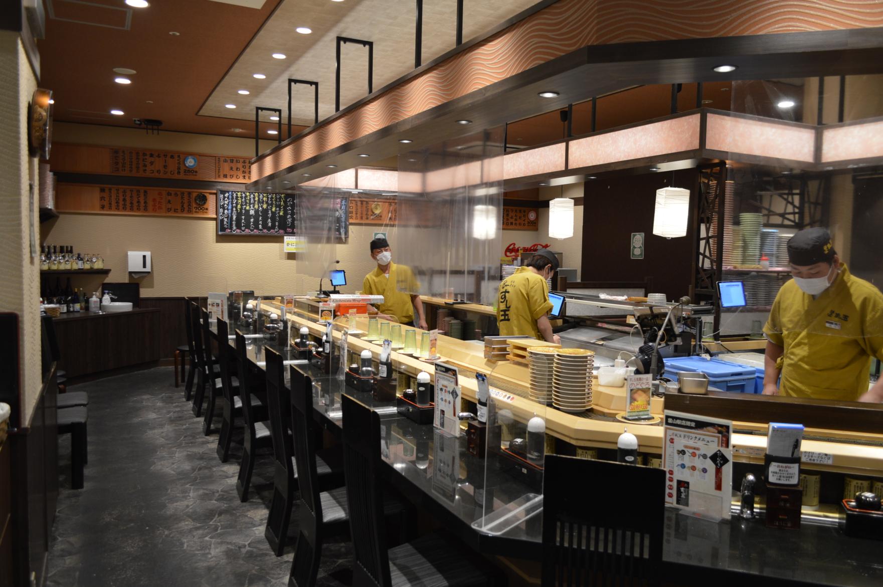 富山「すし玉」なぜ大行列？白えび・無料カニ汁と混雑回避術