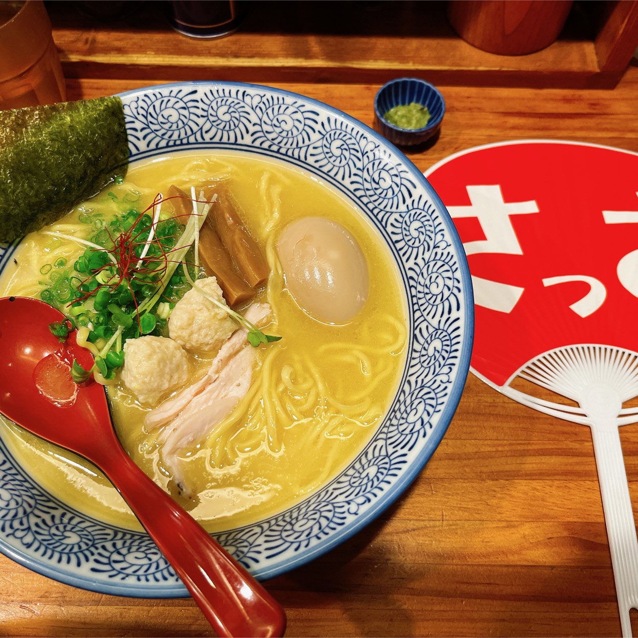 赤坂「麺処 友」が選ばれる理由とは？あごだし醤油の真価と混雑実態
