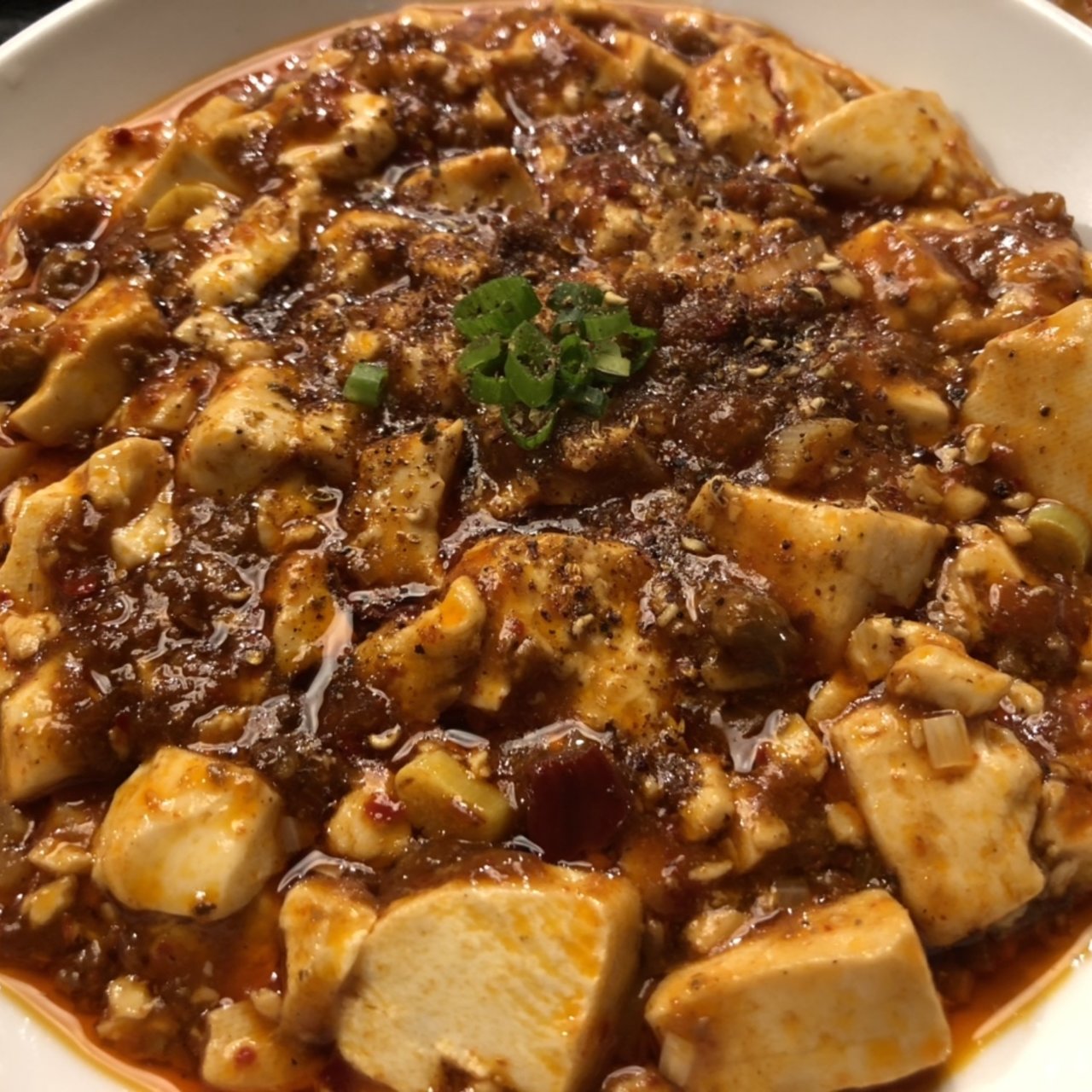 【2026】浜松町の絶品麻婆豆腐！味芳斎の激辛＆四川の隠れた名店