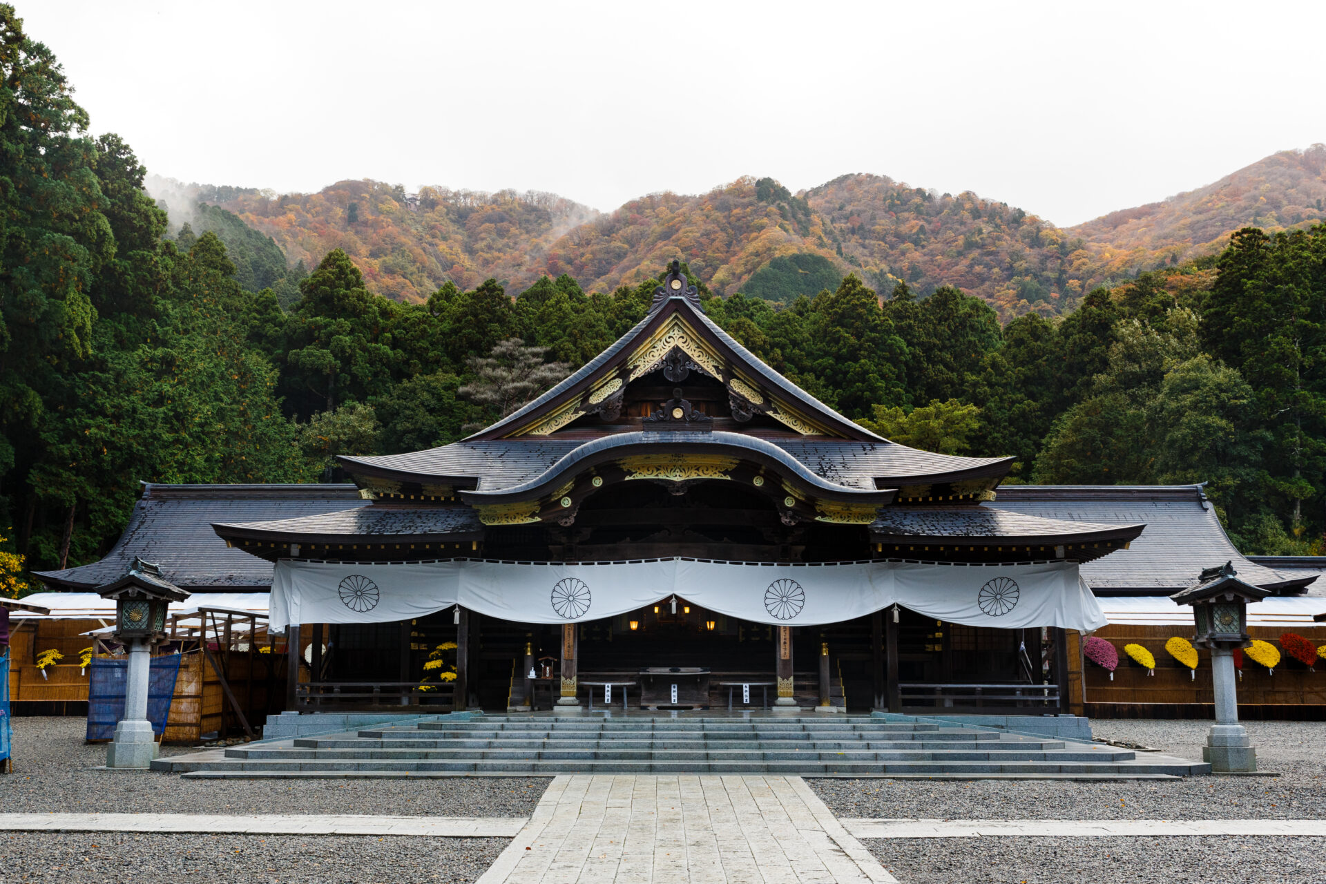 新潟・弥彦神社が最強とされる理由｜ご利益と奥宮の真相【2026最新】