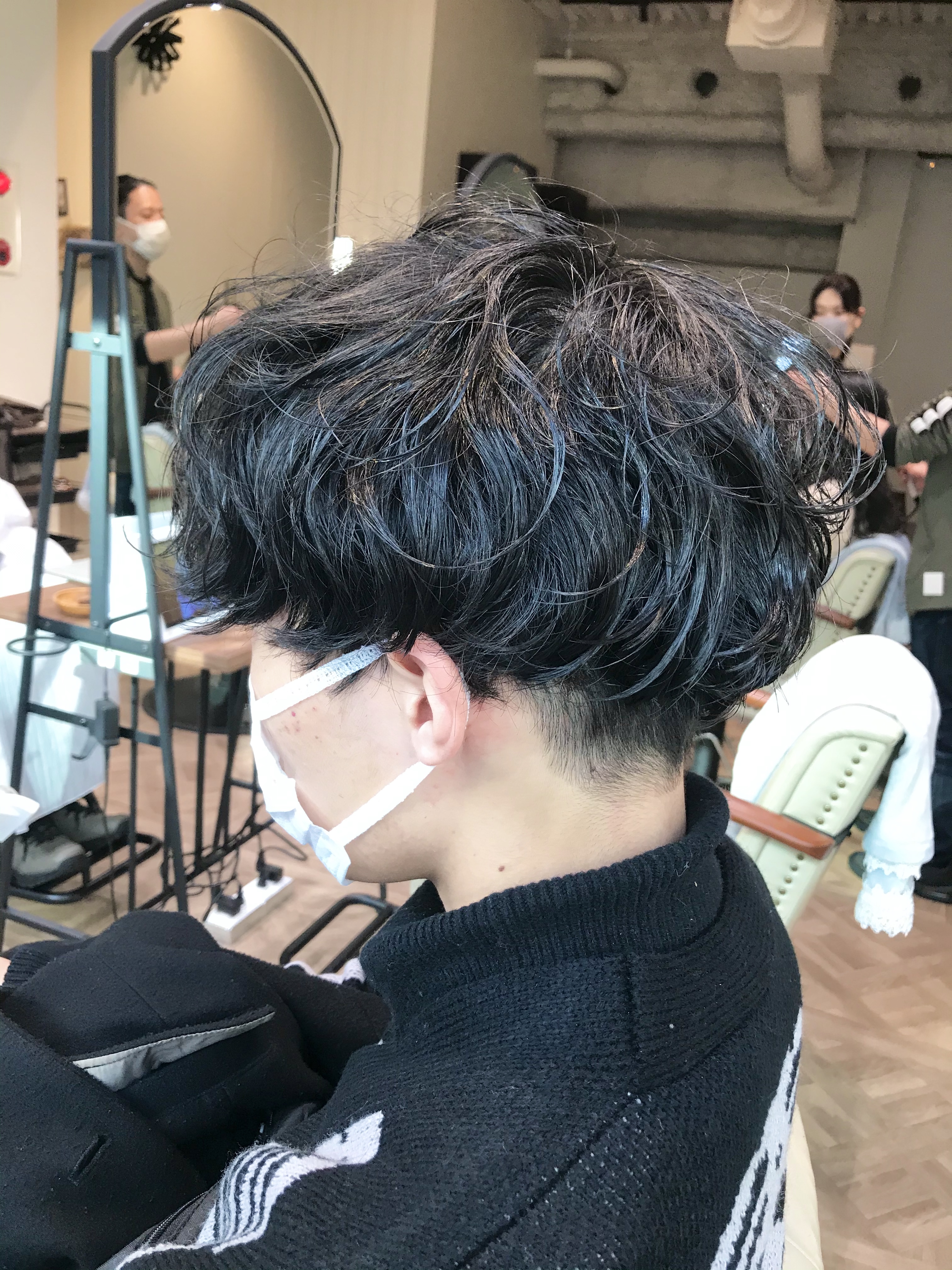 新宿のメンズパーマ人気店を徹底追及！2026年の失敗しない頼み方