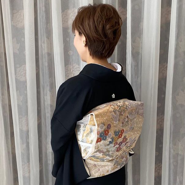 黒留袖に映えるショート髪型！新郎新婦の母必見の上品小顔アレンジ