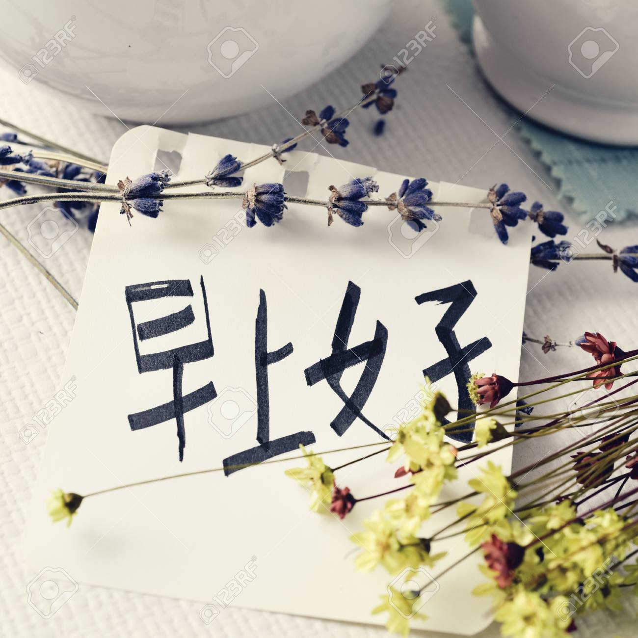 中国語のおはよう決定版！早上好・早・早安の使い分けと発音の極意
