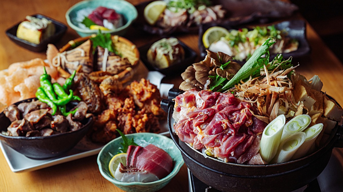 地鶏の伝兵衛が愛される理由とは？名物皮焼きの魅力と予約攻略法