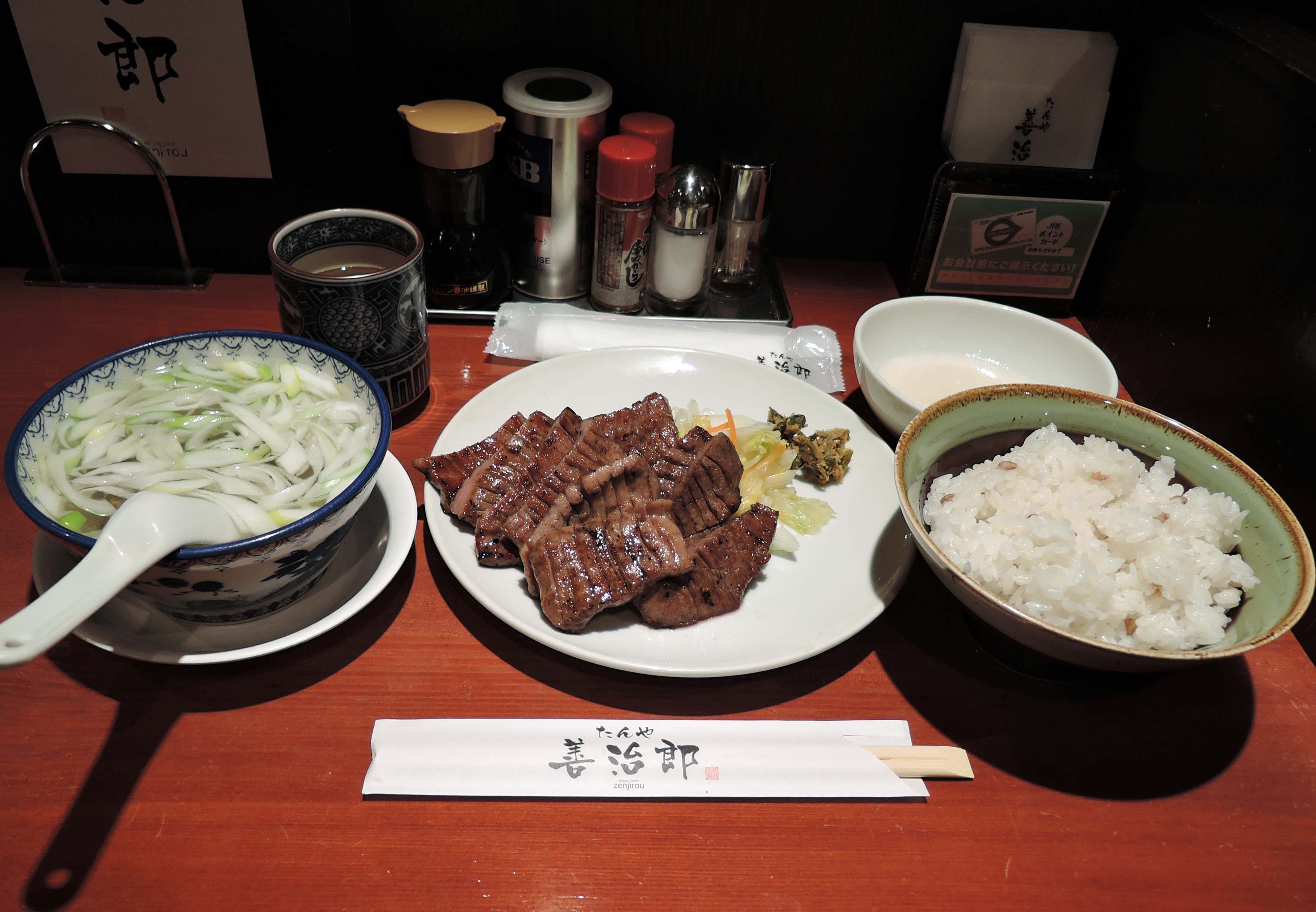 【2026年最新】仙台牛タンの至高を味わう—なぜ「たんや善次郎」に人はこれほど惹きつけられるのか