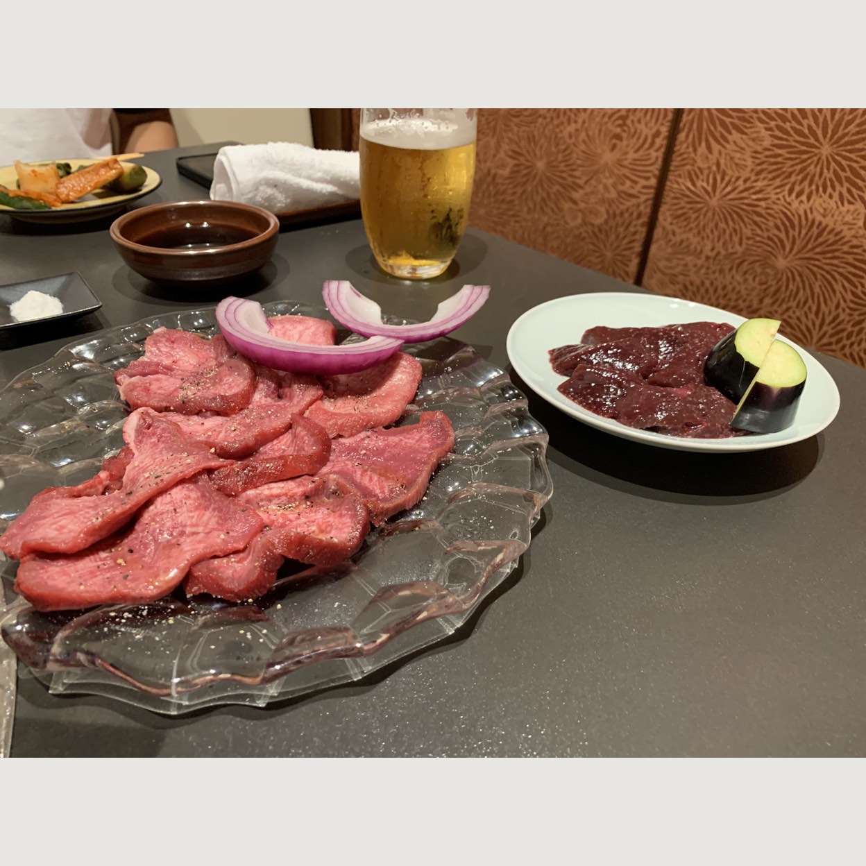 炭とんが食通を魅了する決定打｜炭火焼きの評判と名物メニューの真相