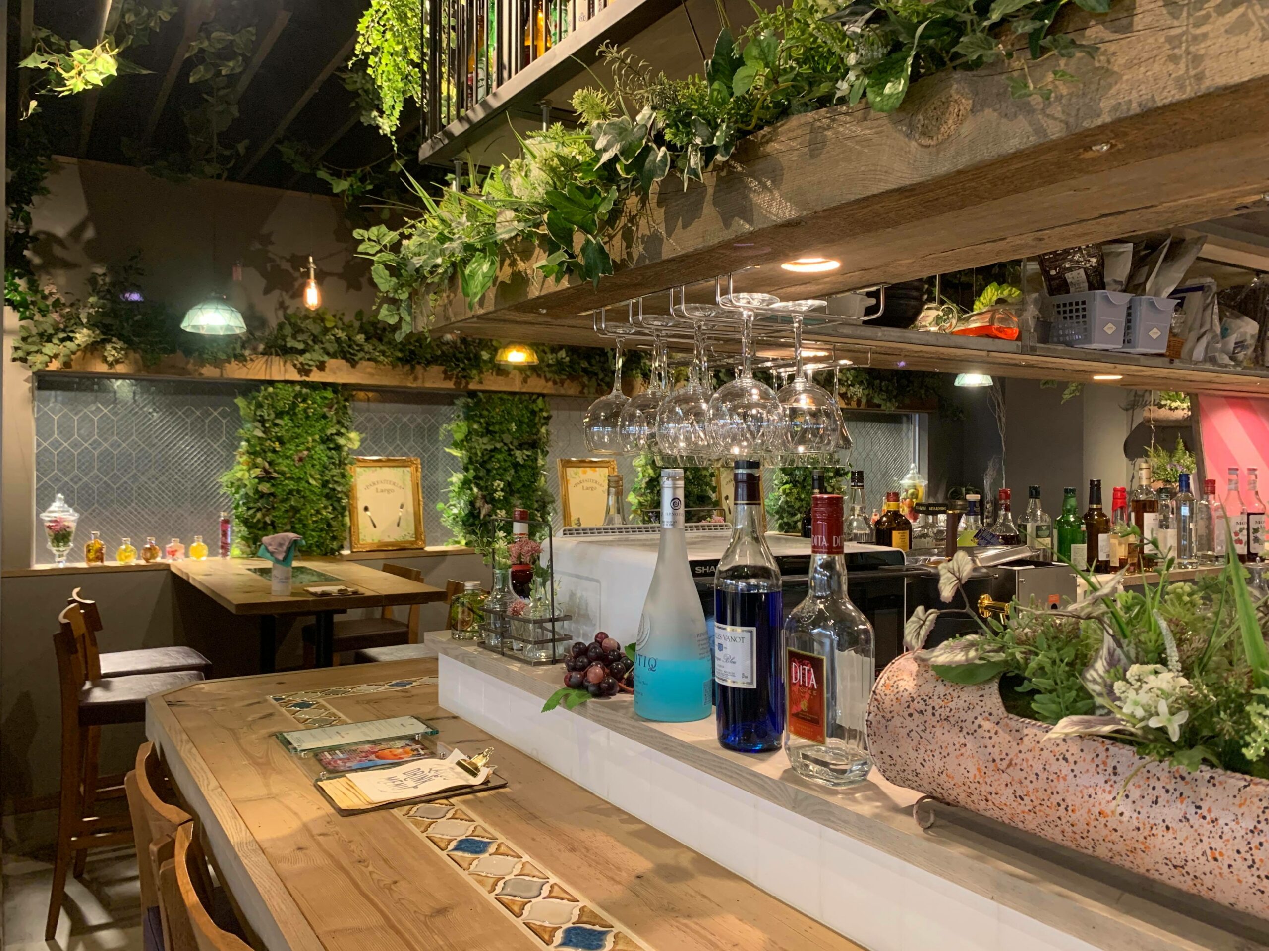 【2026年最新】梅田の夜カフェ決定版！深夜営業やデートに推す名店12選