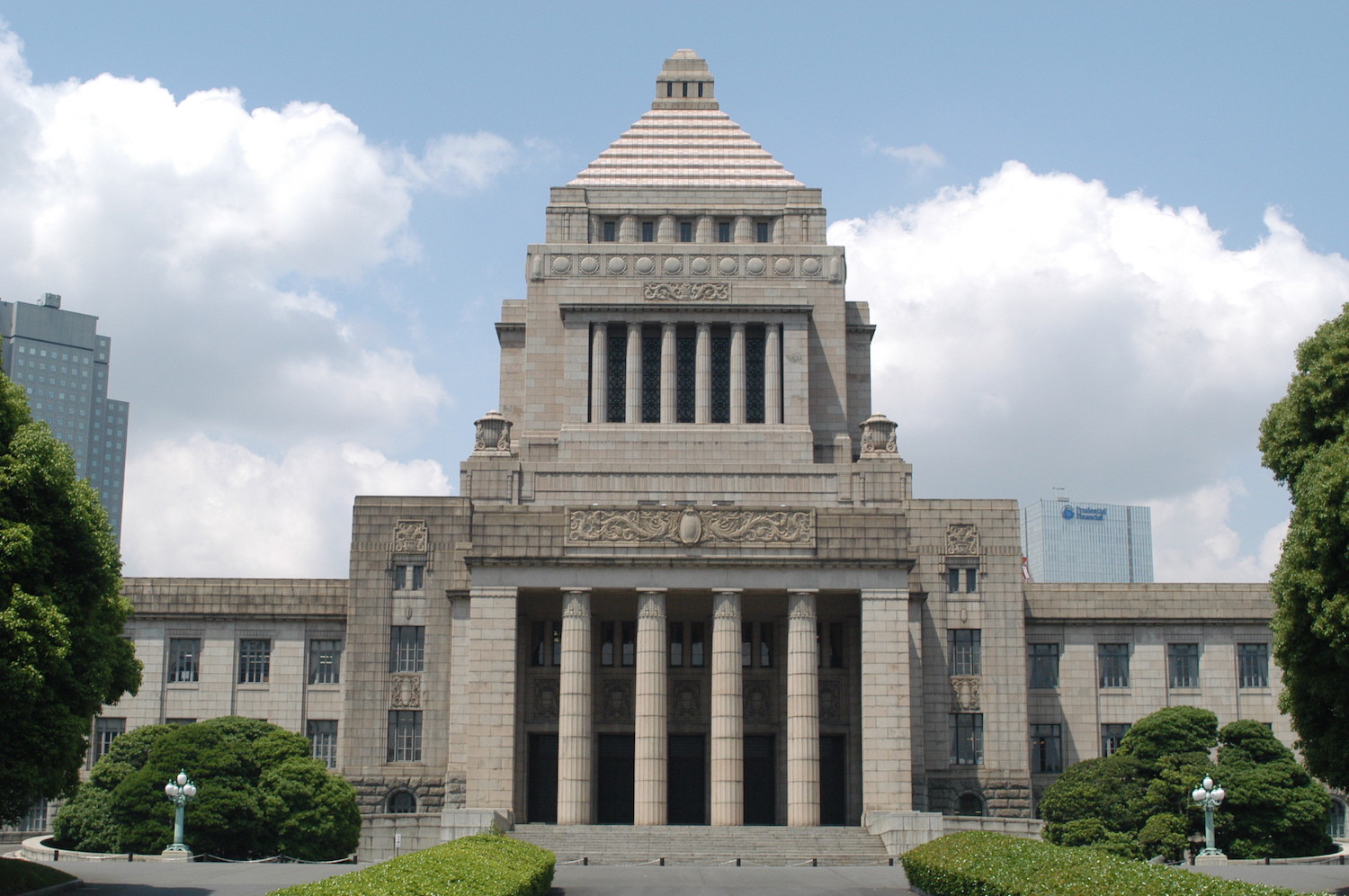 国会議事堂の写真撮影はどこまでOk？内部禁止の理由と絶景スポット