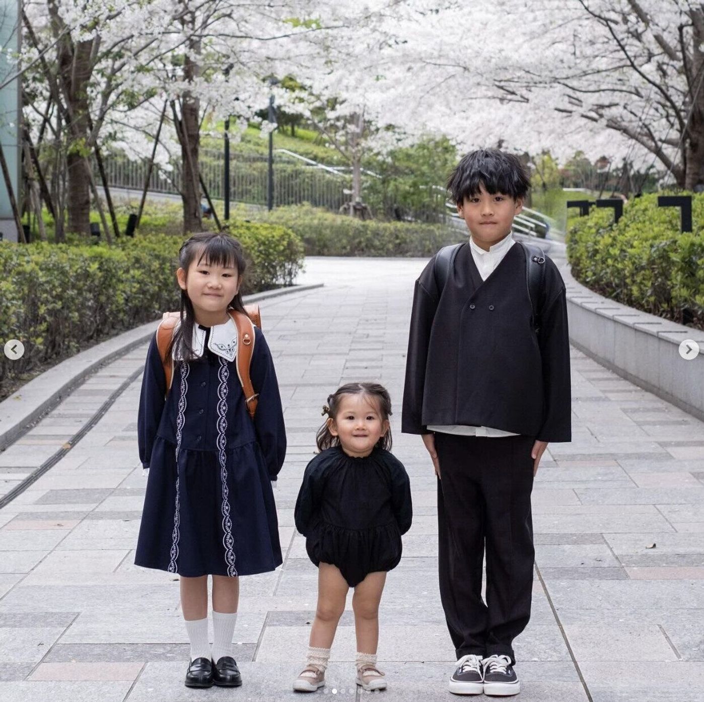 小学校の入学式で女の子は何を着る？2026年最新トレンドと失敗回避術