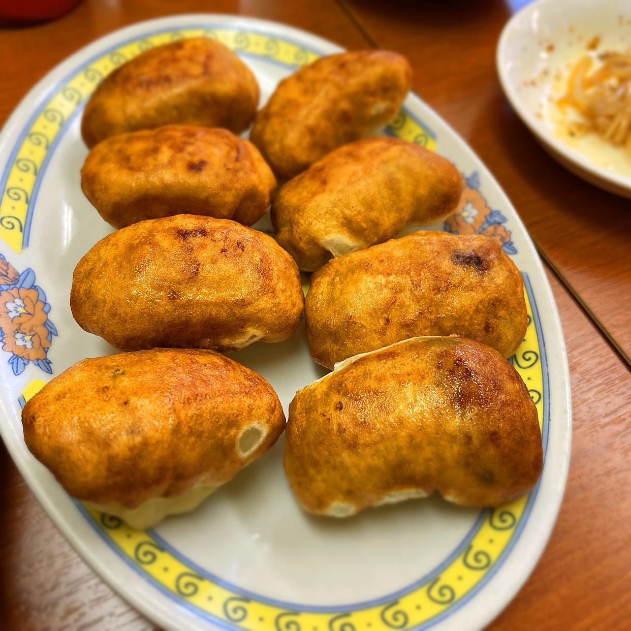 ホワイト餃子高島平店の混雑と持ち帰り攻略法！焼き方やメニュー徹底解剖