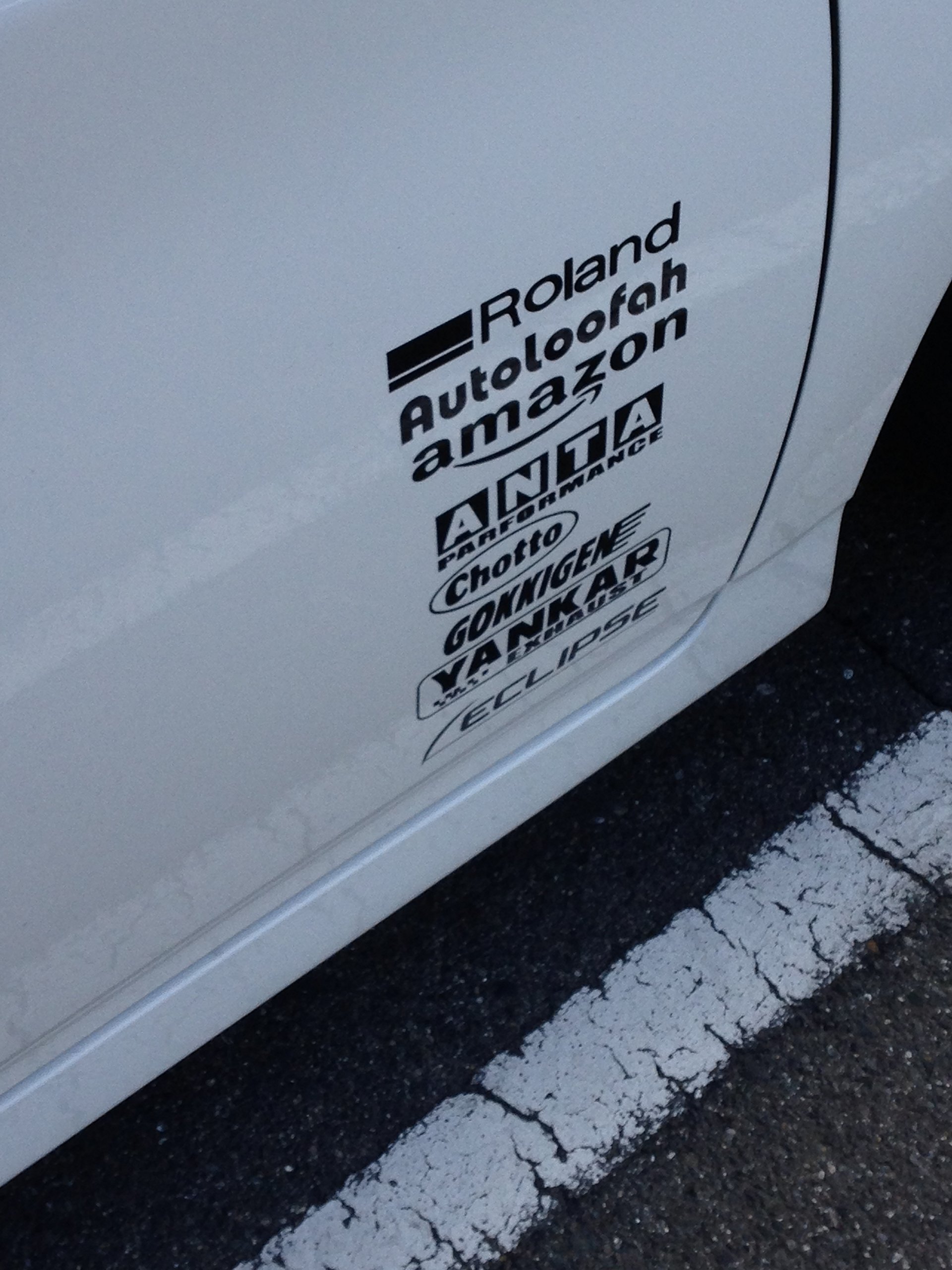 車のドアステッカーは本当にダサい？傷防止とおしゃれを両立する選び方